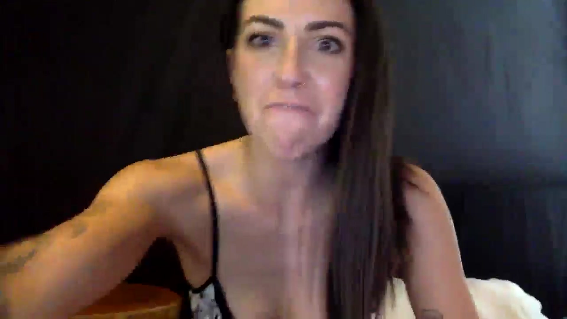 Gallery image thumbnail from astrolee's myfreecams stream on, 10/03/2025, 16:54 image 16 of 20