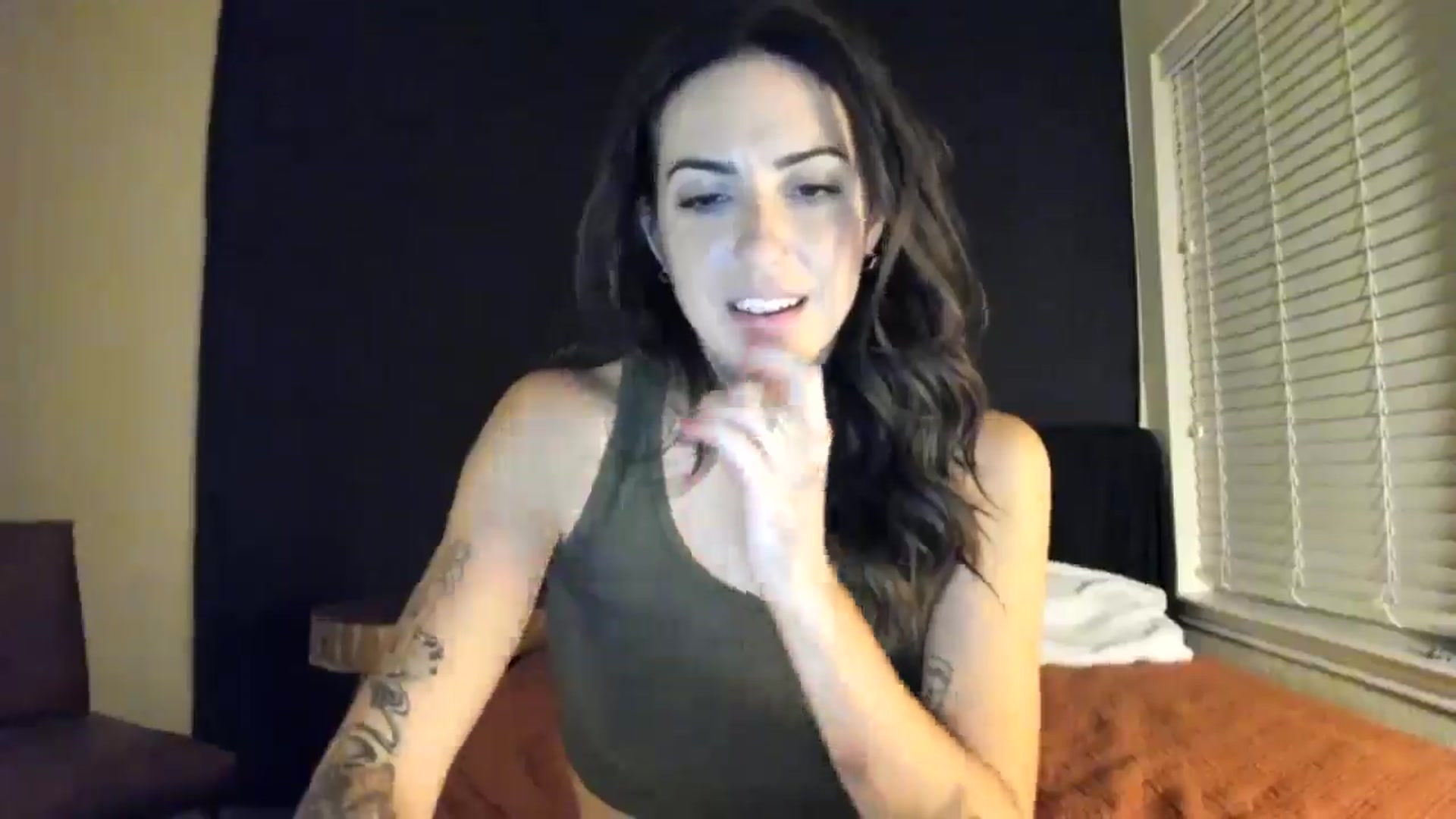Gallery image thumbnail from astrolee's myfreecams stream on, 10/13/2025, 08:07 image 19 of 20
