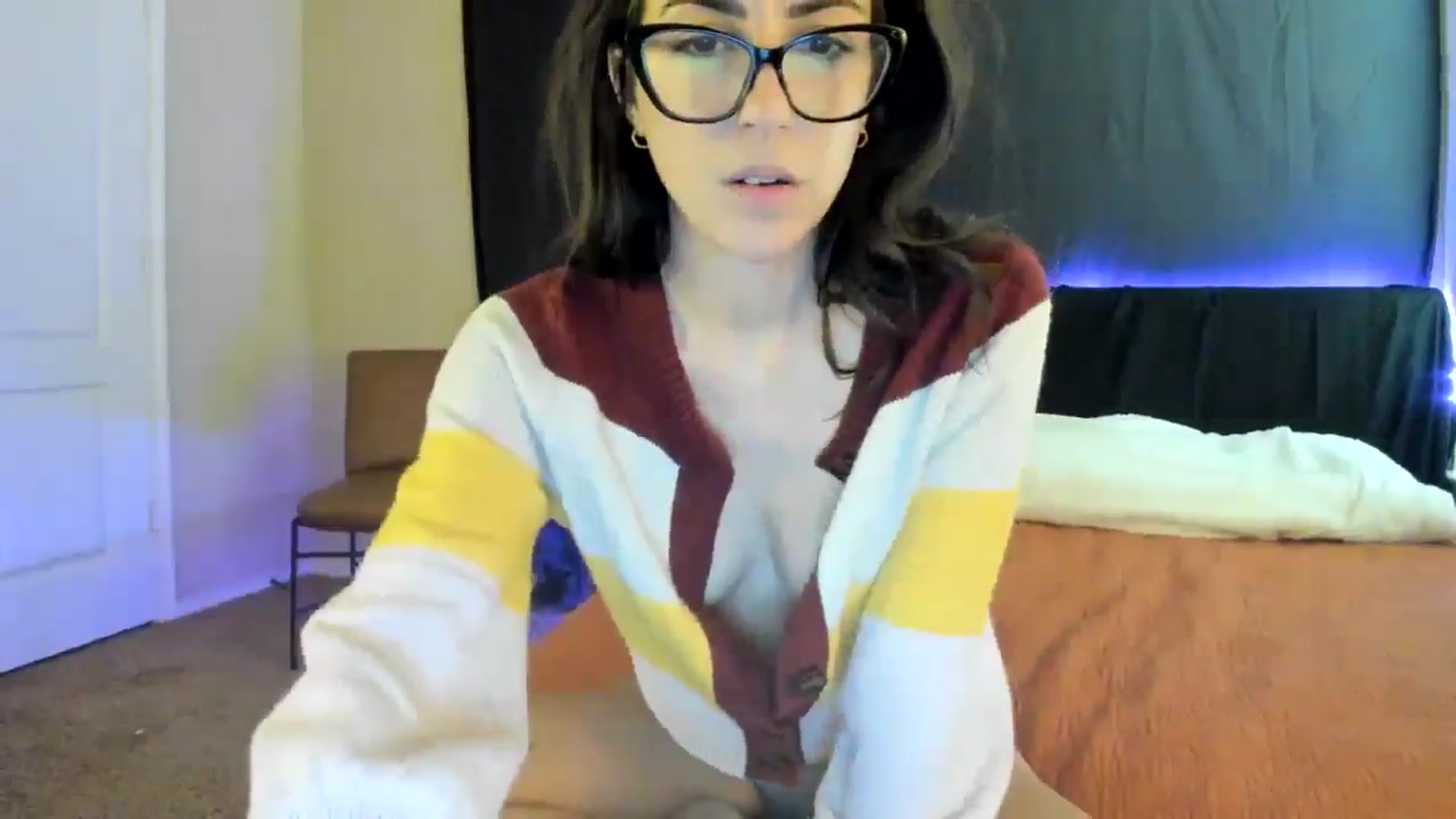 Gallery image thumbnail from astrolee's myfreecams stream on, 10/16/2025, 16:02 image 8 of 20