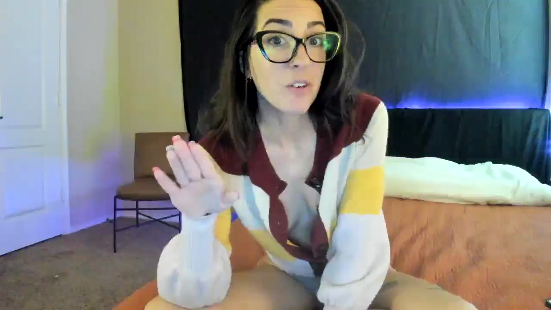 Gallery image thumbnail from astrolee's myfreecams stream on, 10/16/2025, 17:25 image 3 of 20