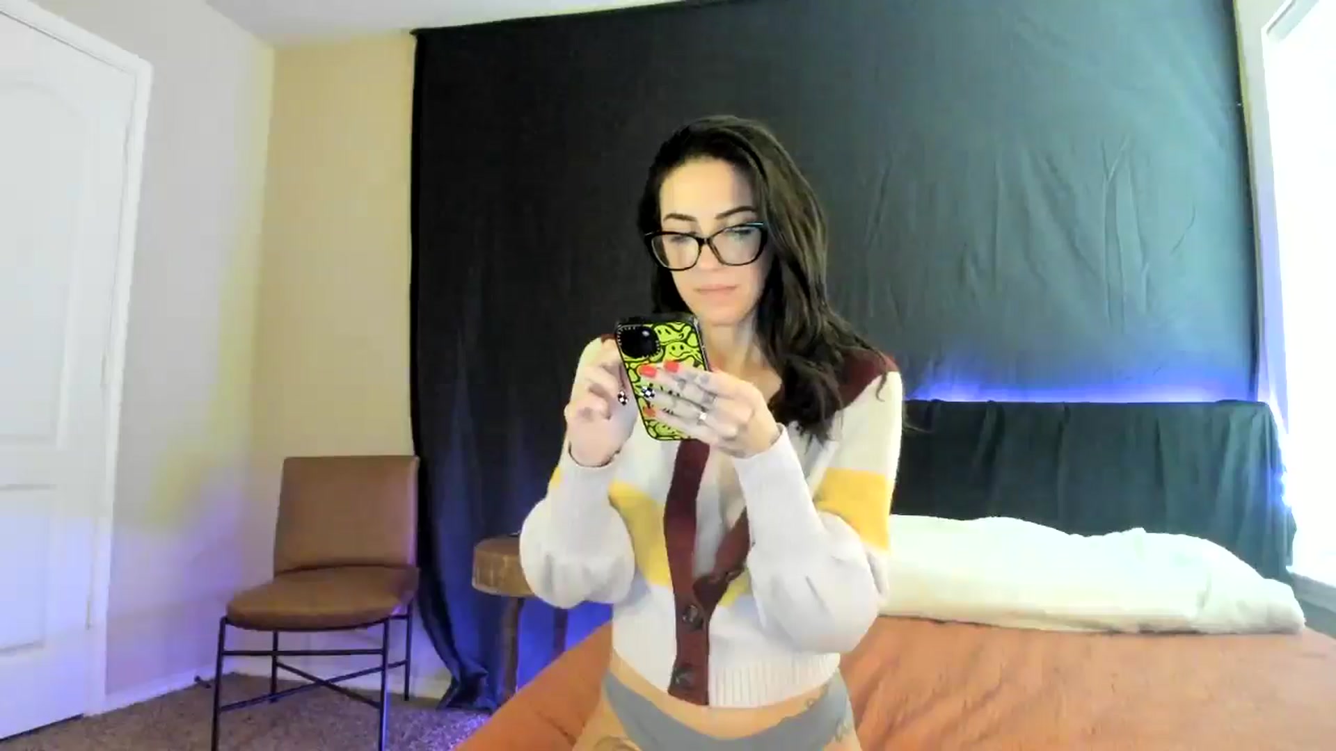 Gallery image thumbnail from astrolee's myfreecams stream on, 10/16/2025, 17:25 image 11 of 20