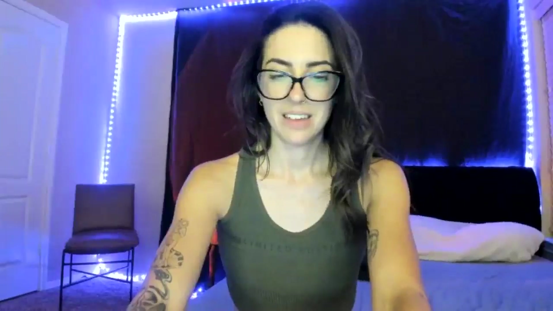Gallery image thumbnail from astrolee's myfreecams stream on, 10/19/2025, 09:42 image 15 of 20