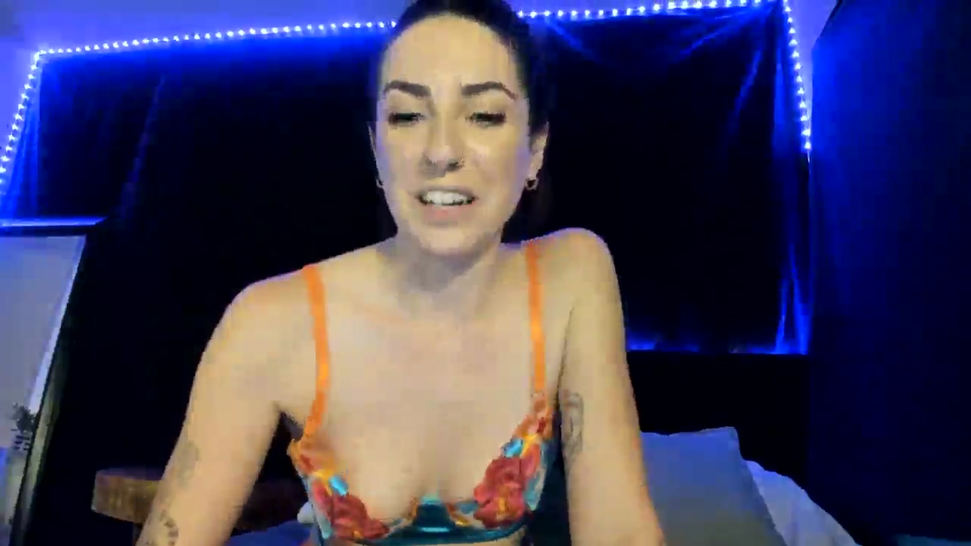 Gallery image thumbnail from astrolee's myfreecams stream on, 03/02/2026, 24:21 image 12 of 20