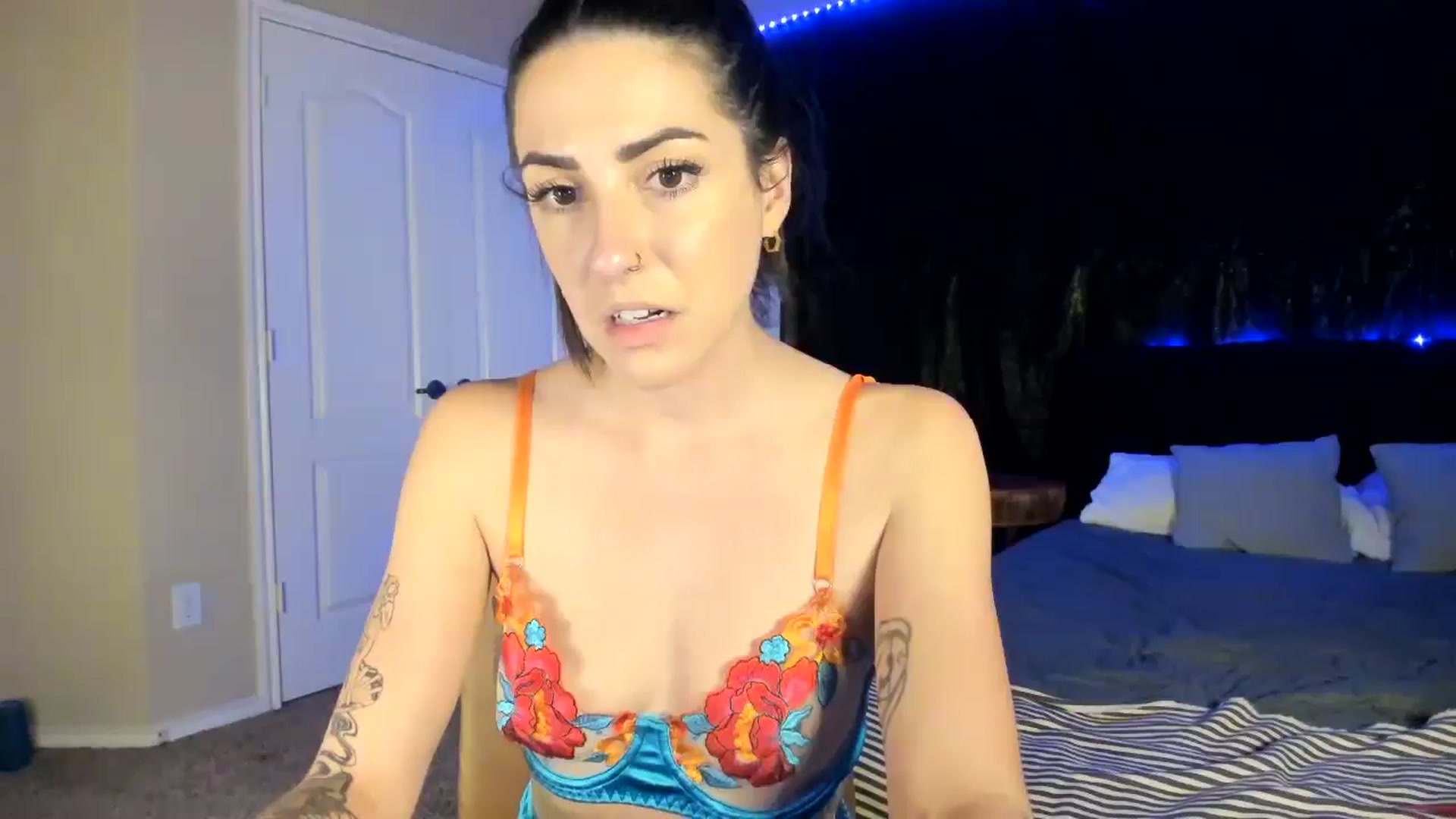 Gallery image thumbnail from astrolee's myfreecams stream on, 03/02/2026, 01:49 image 7 of 20