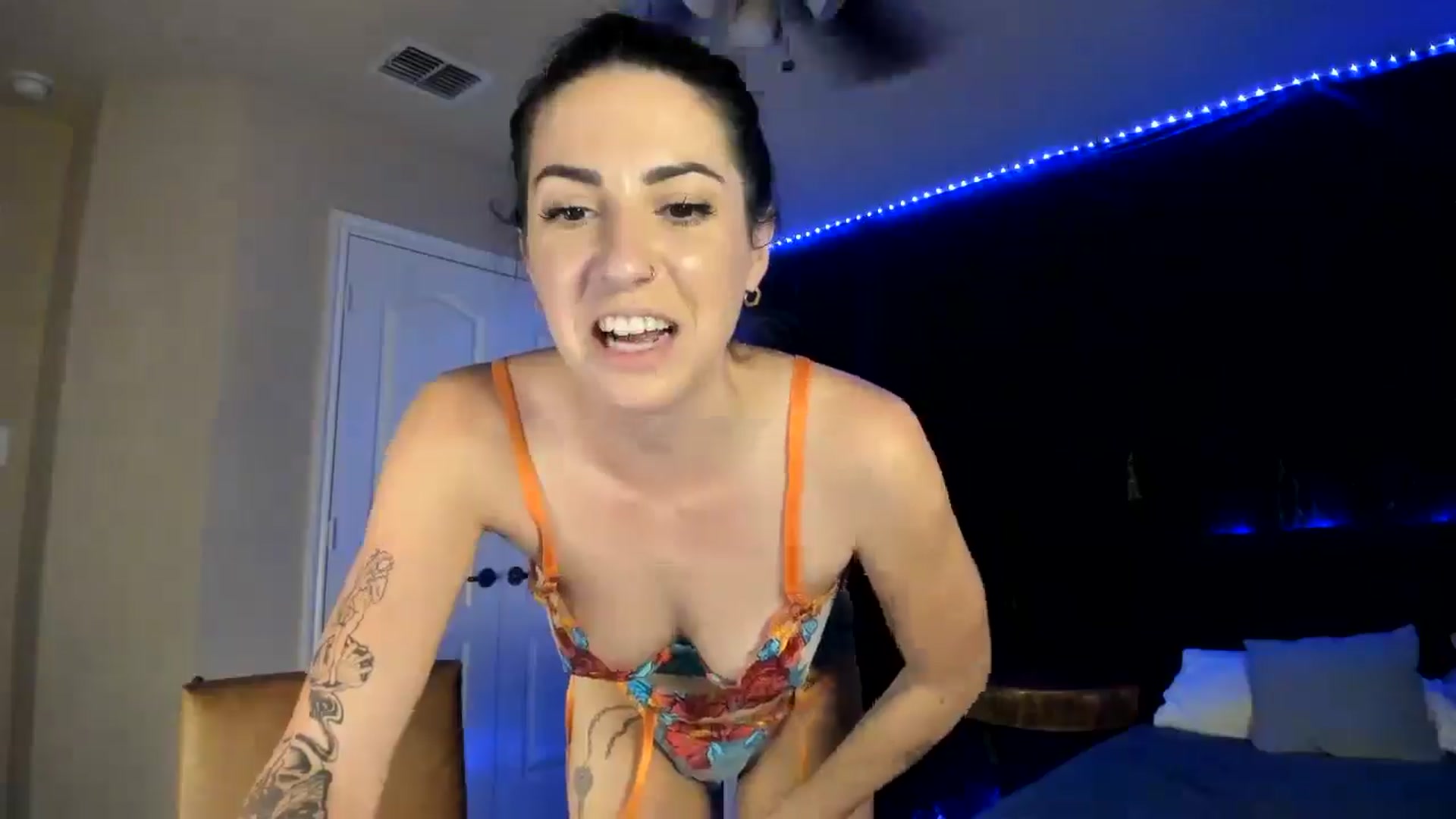 Gallery image thumbnail from astrolee's myfreecams stream on, 03/02/2026, 01:49 image 6 of 20