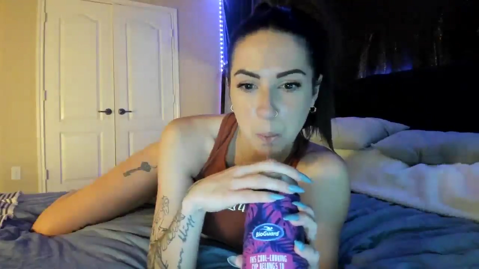 Gallery image thumbnail from astrolee's myfreecams stream on, 04/09/2026, 18:57 image 16 of 20