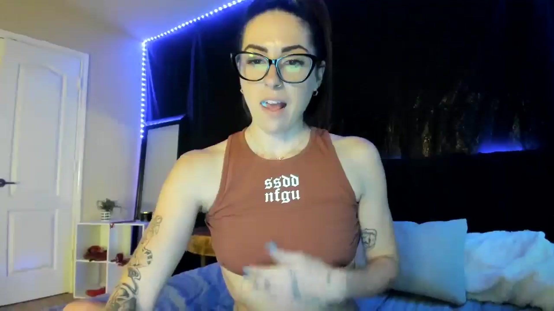 Gallery image thumbnail from astrolee's myfreecams stream on, 04/09/2026, 18:57 image 7 of 20