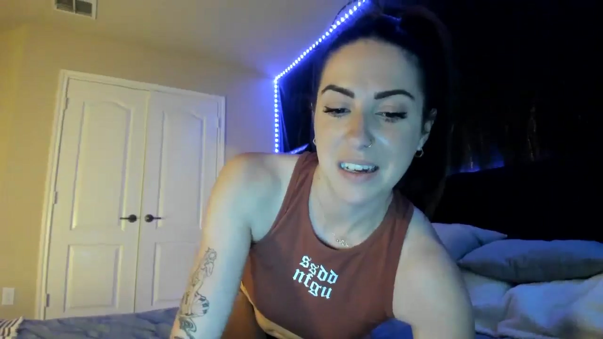 Gallery image thumbnail from astrolee's myfreecams stream on, 04/09/2026, 18:57 image 20 of 20
