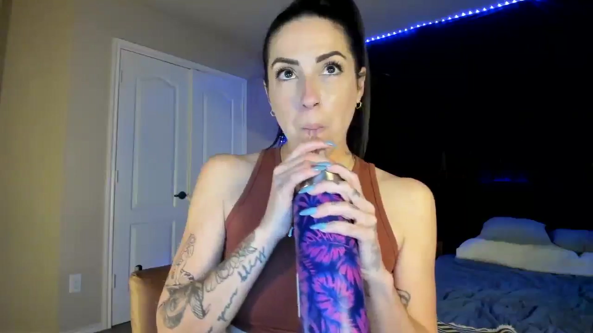 Gallery image thumbnail from astrolee's myfreecams stream on, 04/09/2026, 18:57 image 12 of 20