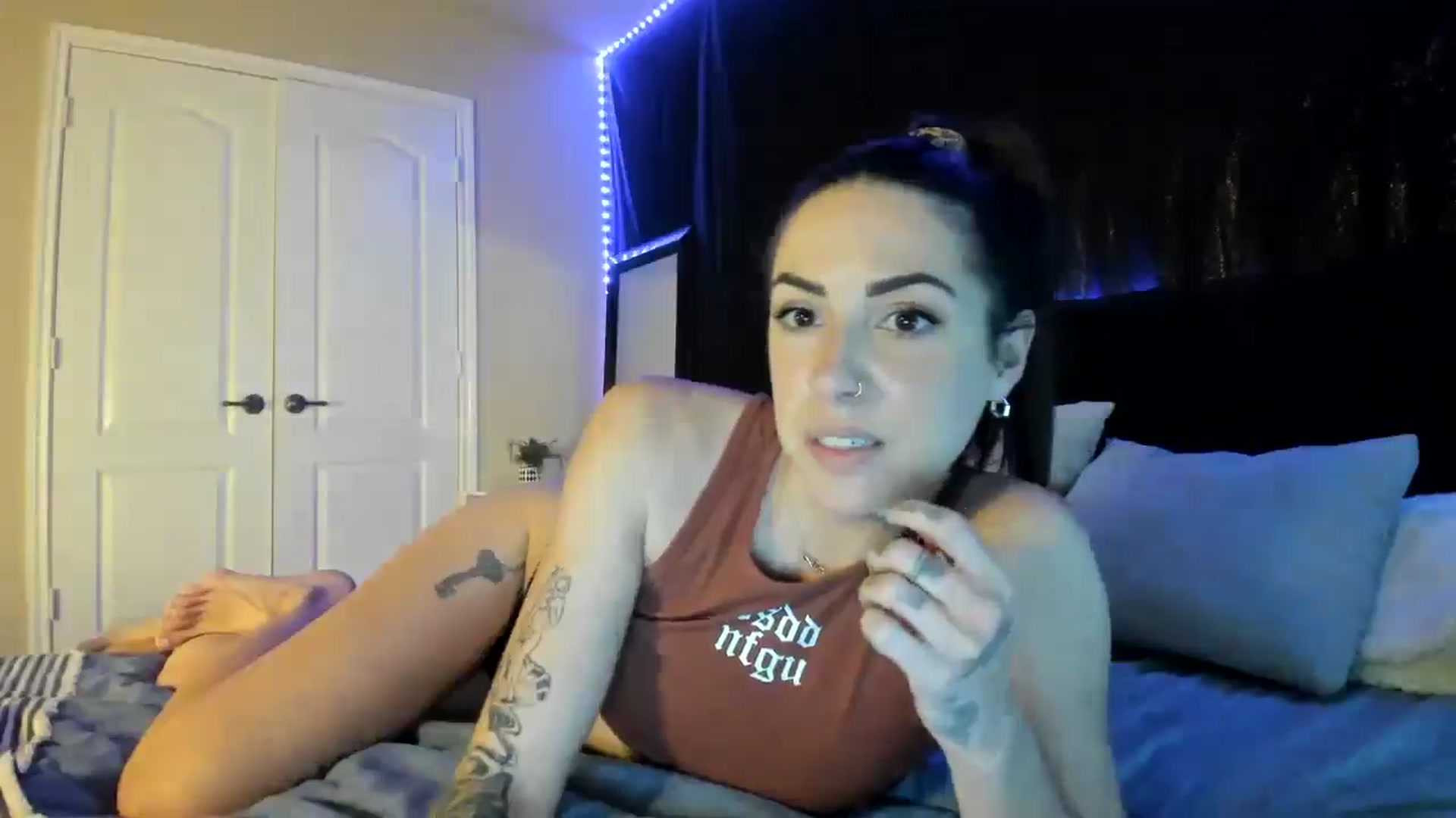 Gallery image thumbnail from astrolee's myfreecams stream on, 04/09/2026, 18:57 image 9 of 20