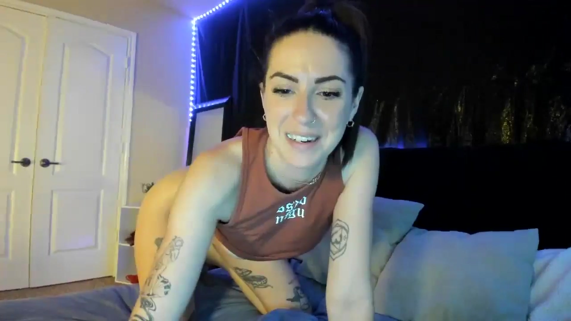 Gallery image thumbnail from astrolee's myfreecams stream on, 04/09/2026, 20:45 image 6 of 20
