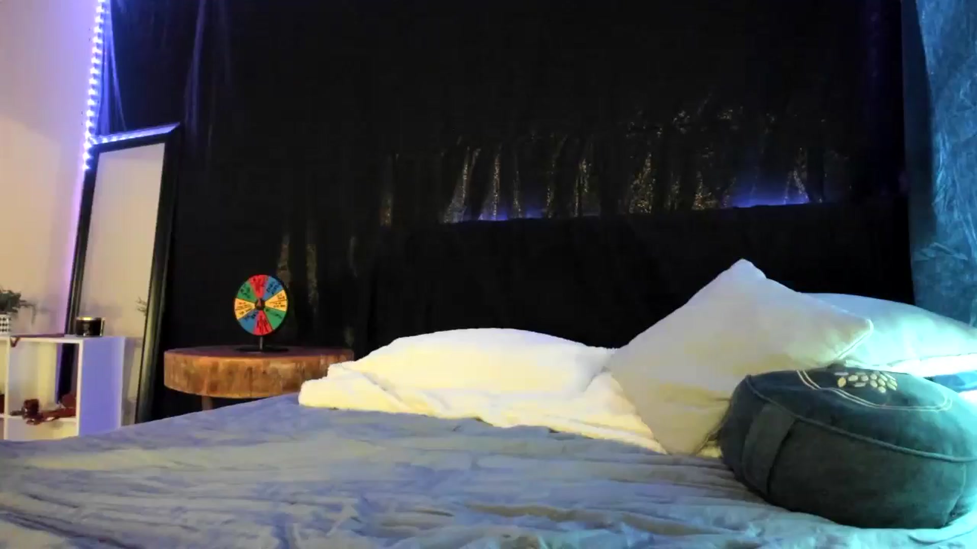 Gallery image thumbnail from astrolee's myfreecams stream on, 04/17/2026, 19:35 image 13 of 20
