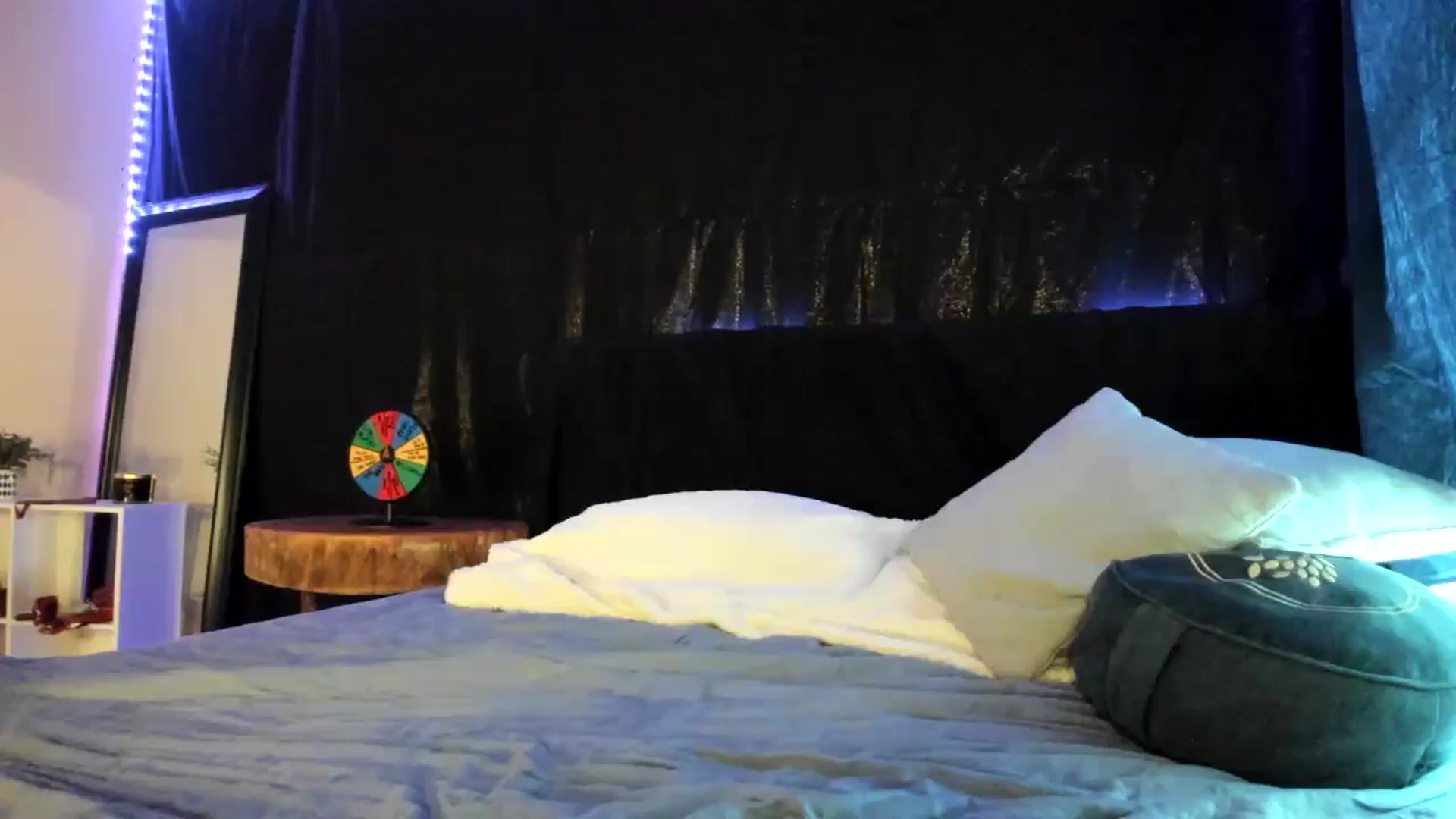 Gallery image thumbnail from astrolee's myfreecams stream on, 04/17/2026, 19:35 image 14 of 20