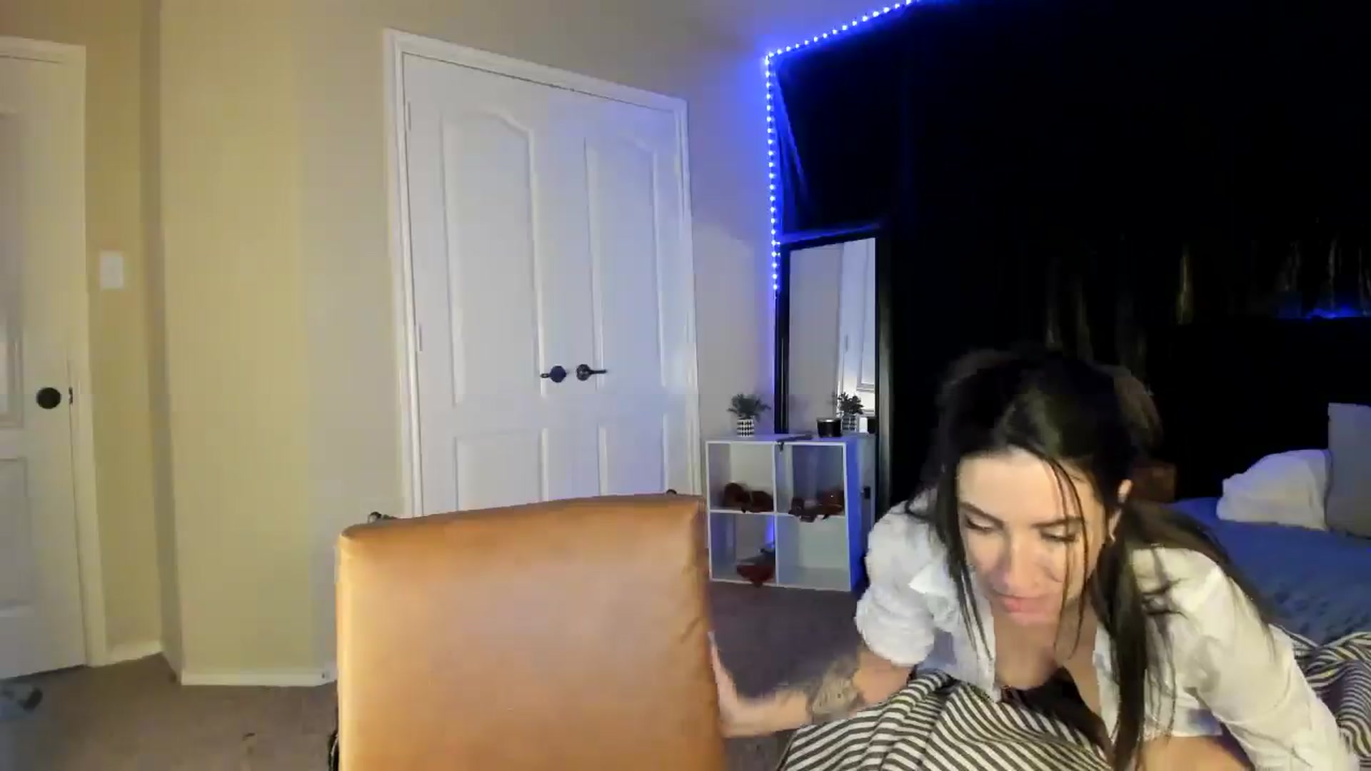 Gallery image thumbnail from astrolee's myfreecams stream on, 04/20/2026, 02:16 image 7 of 20