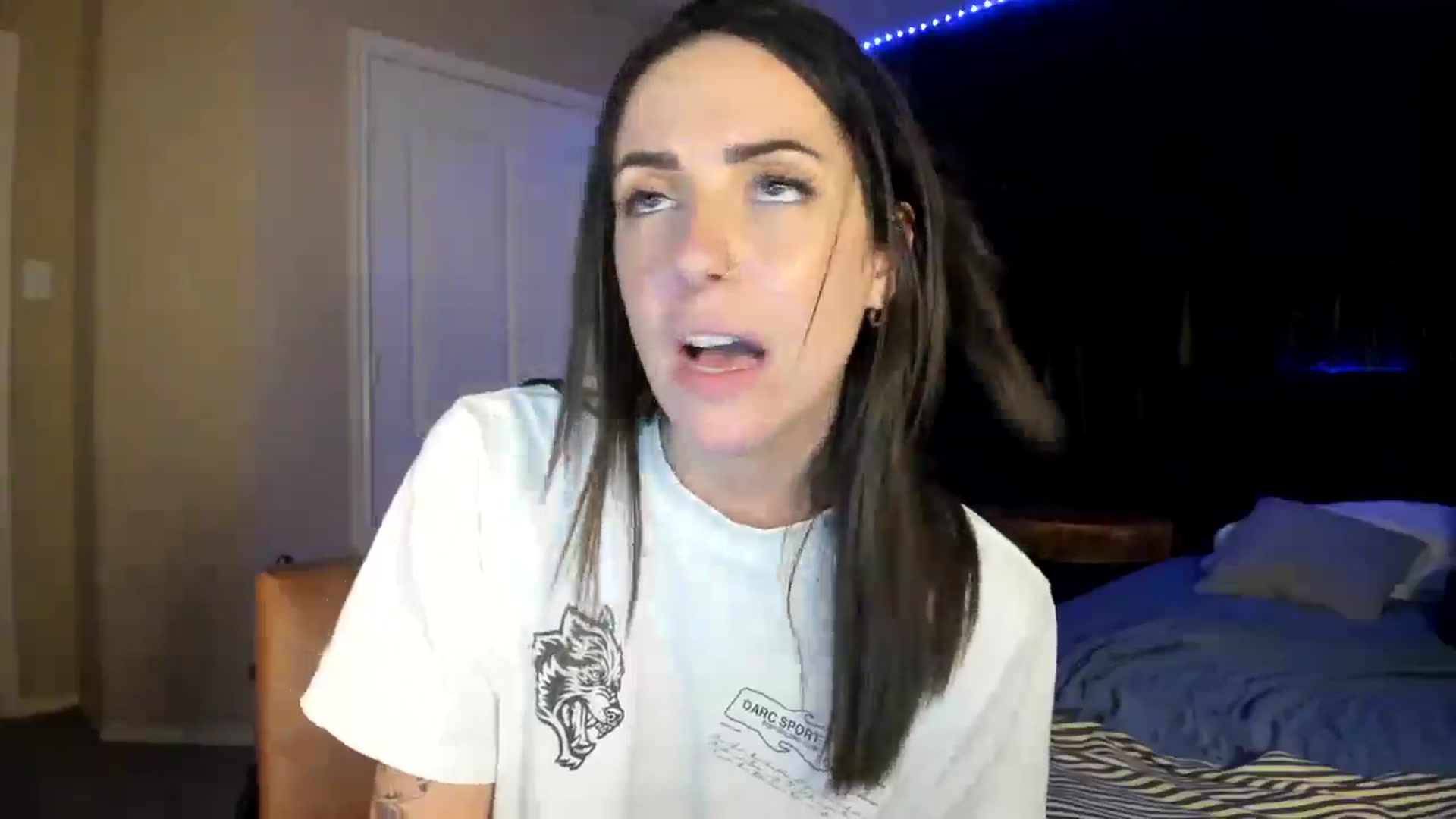 Gallery image thumbnail from astrolee's myfreecams stream on, 04/20/2026, 05:13 image 4 of 20