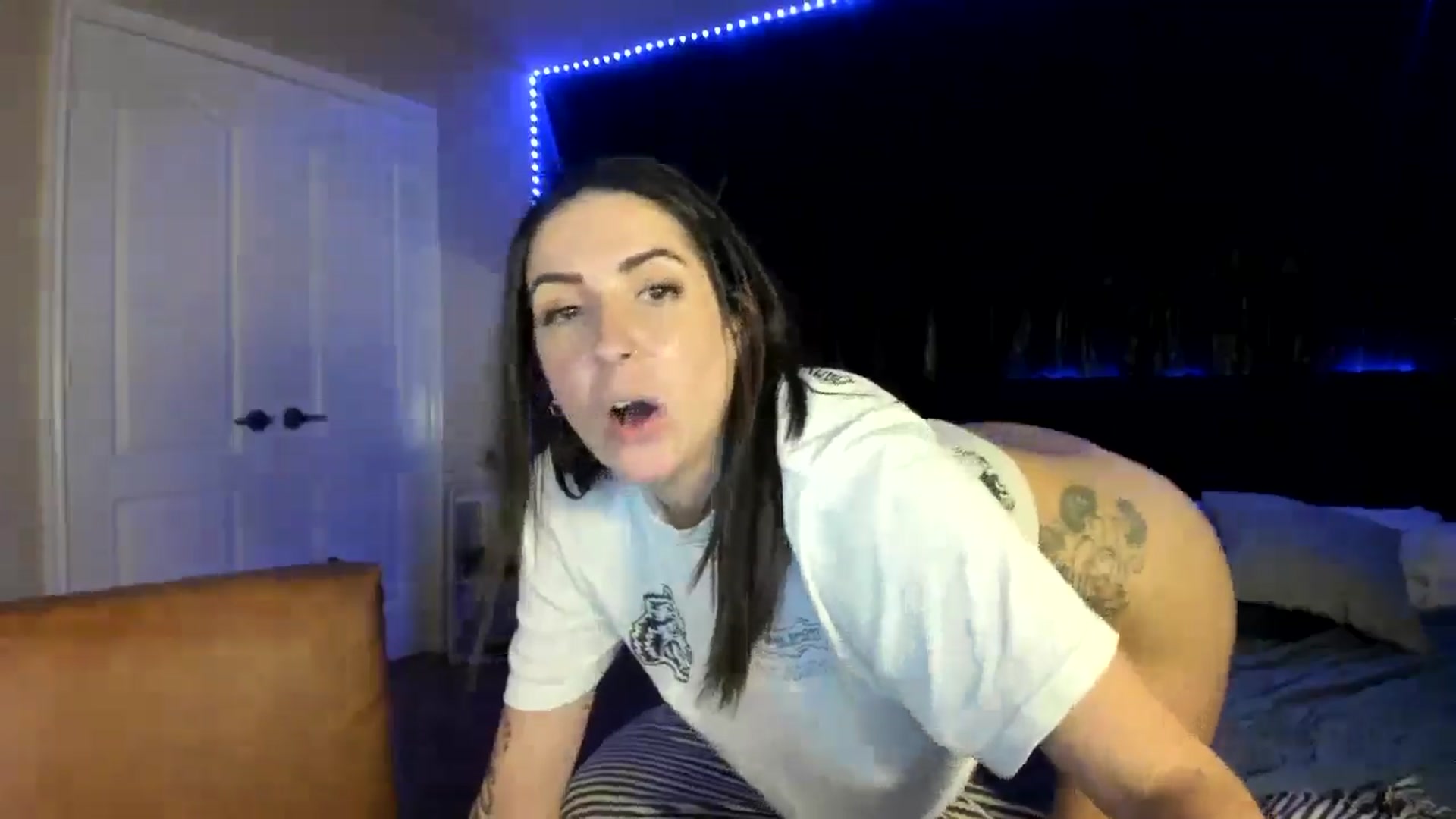 Gallery image thumbnail from astrolee's myfreecams stream on, 04/20/2026, 05:13 image 5 of 20