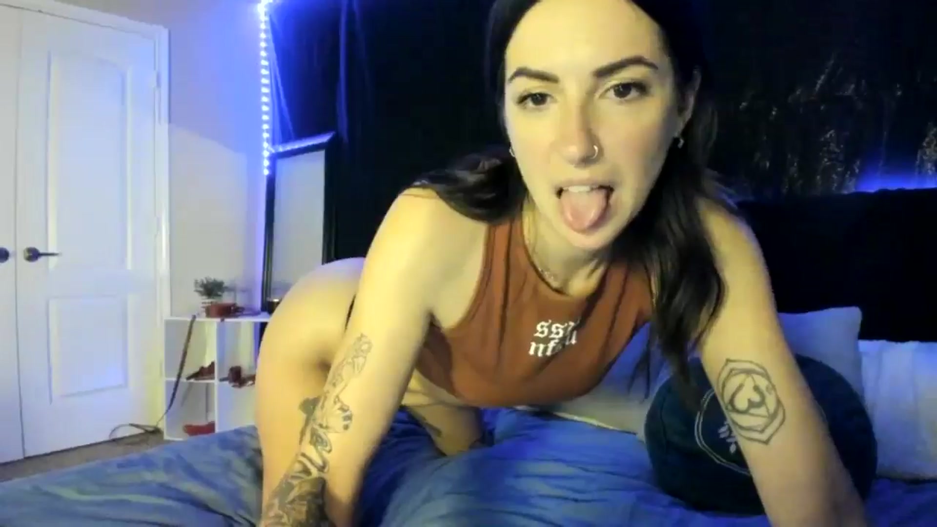 Gallery image thumbnail from astrolee's myfreecams stream on, 04/24/2026, 05:38 image 5 of 20