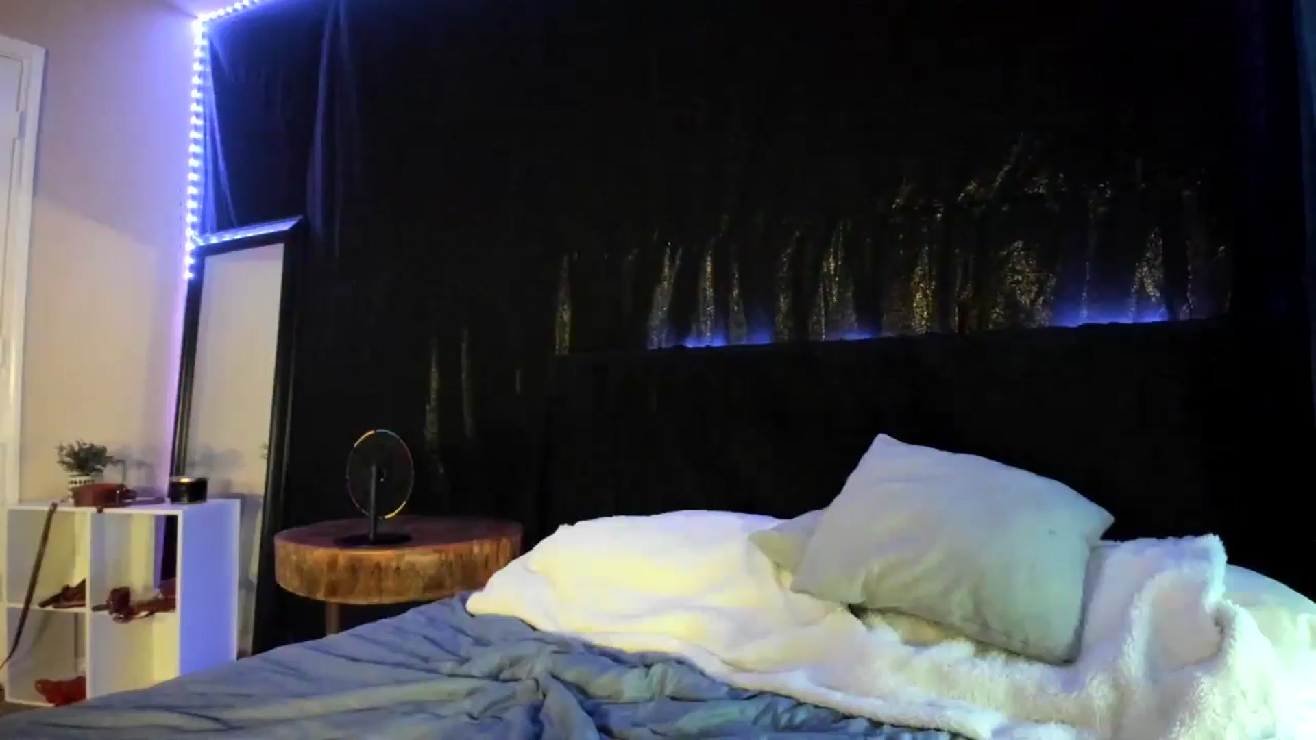 Gallery image thumbnail from astrolee's myfreecams stream on, 04/24/2026, 20:40 image 13 of 20