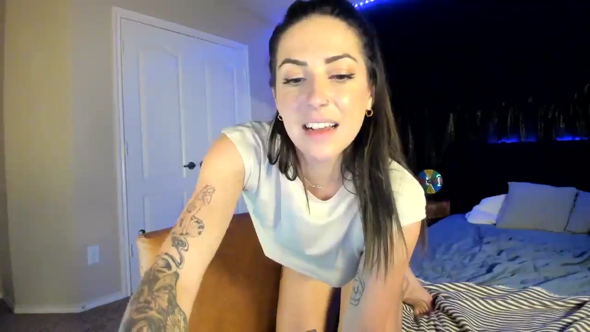 Gallery image thumbnail from astrolee's myfreecams stream on, 04/27/2026, 24:04 image 20 of 20