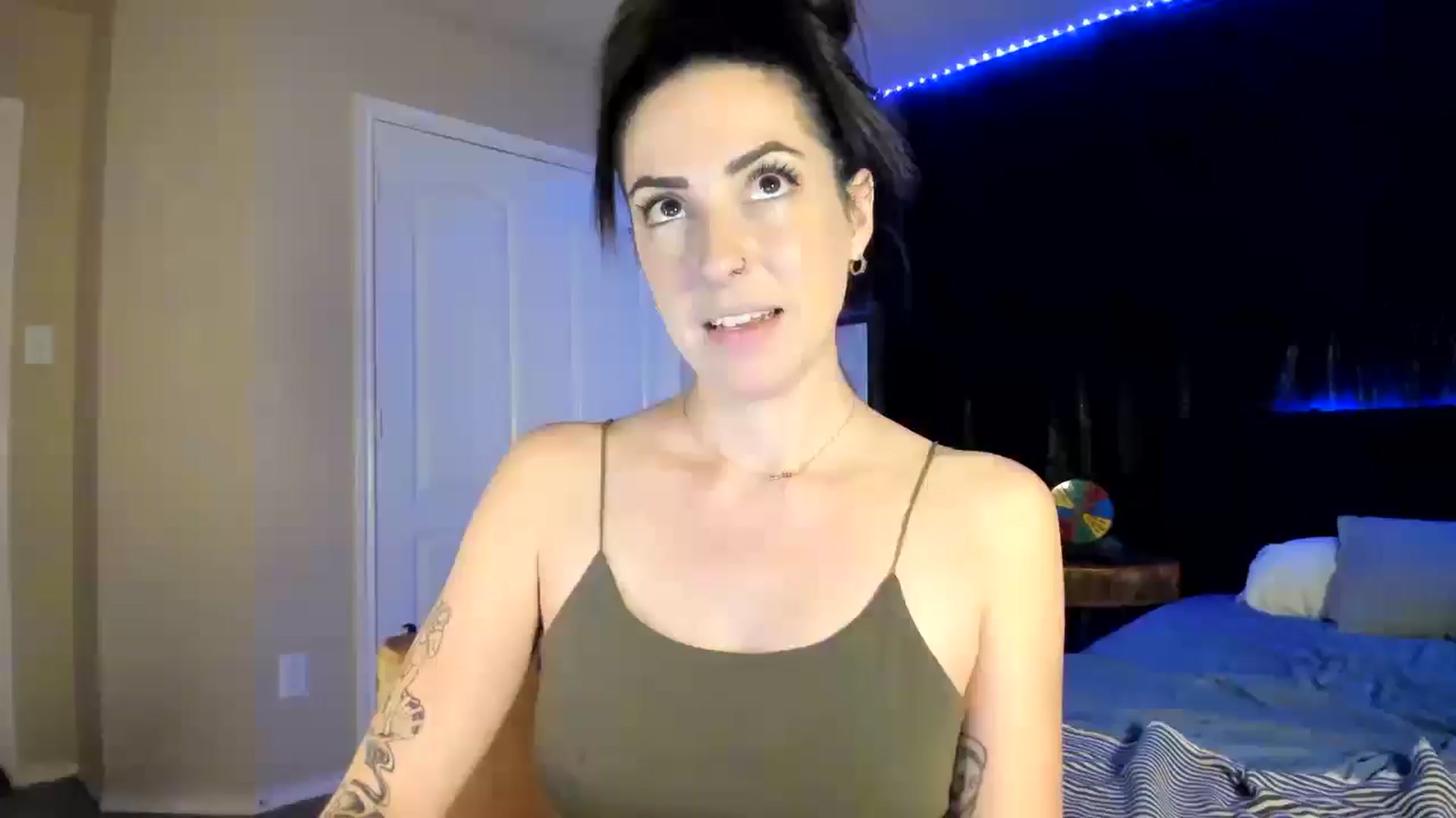 Gallery image thumbnail from astrolee's myfreecams stream on, 04/28/2026, 22:55 image 5 of 20