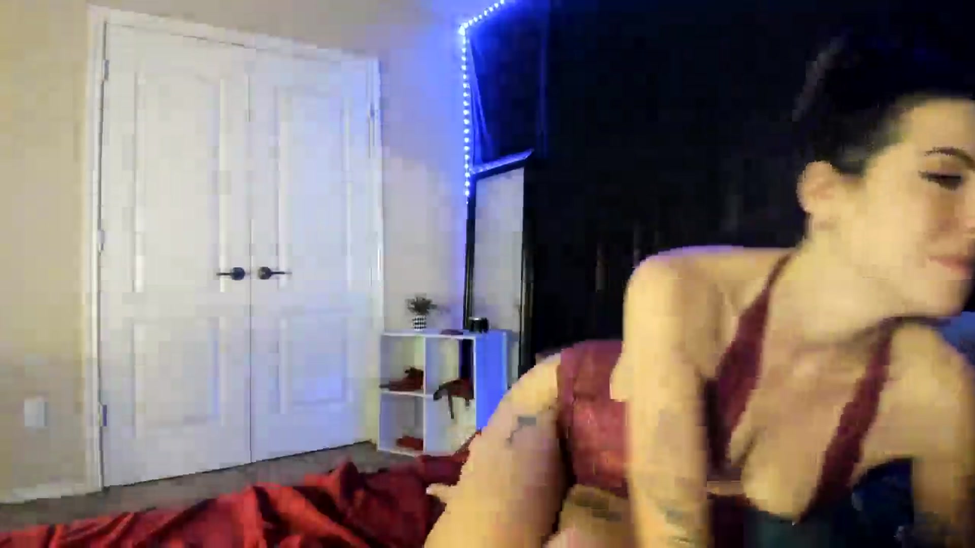 Gallery image thumbnail from astrolee's myfreecams stream on, 05/01/2026, 02:25 image 13 of 20