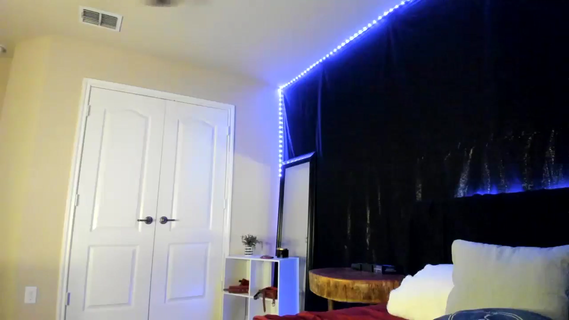 Gallery image thumbnail from astrolee's myfreecams stream on, 05/01/2026, 02:25 image 11 of 20