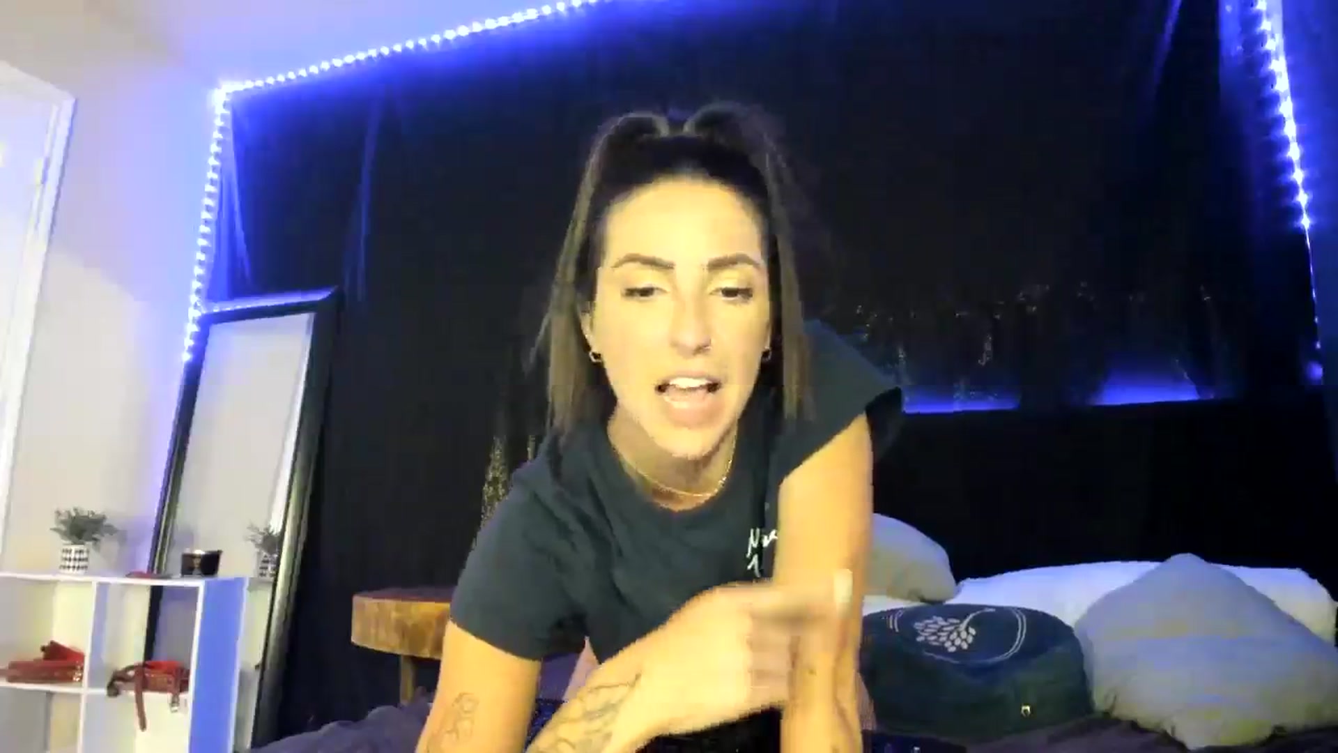 Gallery image thumbnail from astrolee's myfreecams stream on, 05/07/2026, 04:30 image 3 of 20