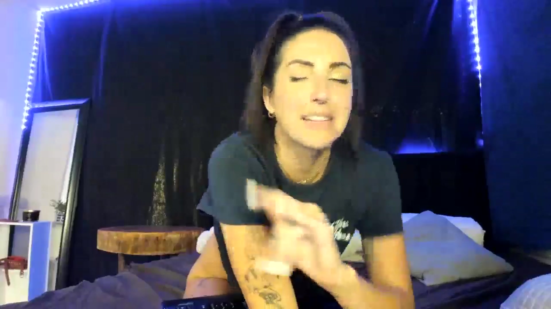 Gallery image thumbnail from astrolee's myfreecams stream on, 05/07/2026, 04:30 image 19 of 20