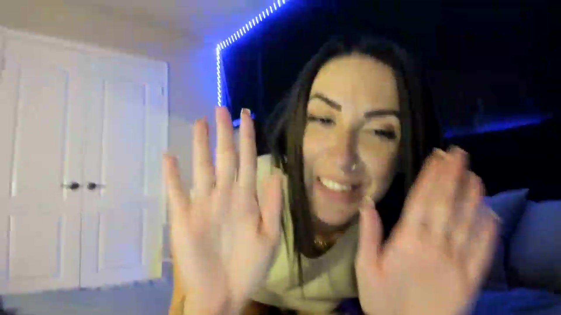 Gallery image thumbnail from astrolee's myfreecams stream on, 05/16/2026, 04:04 image 11 of 20