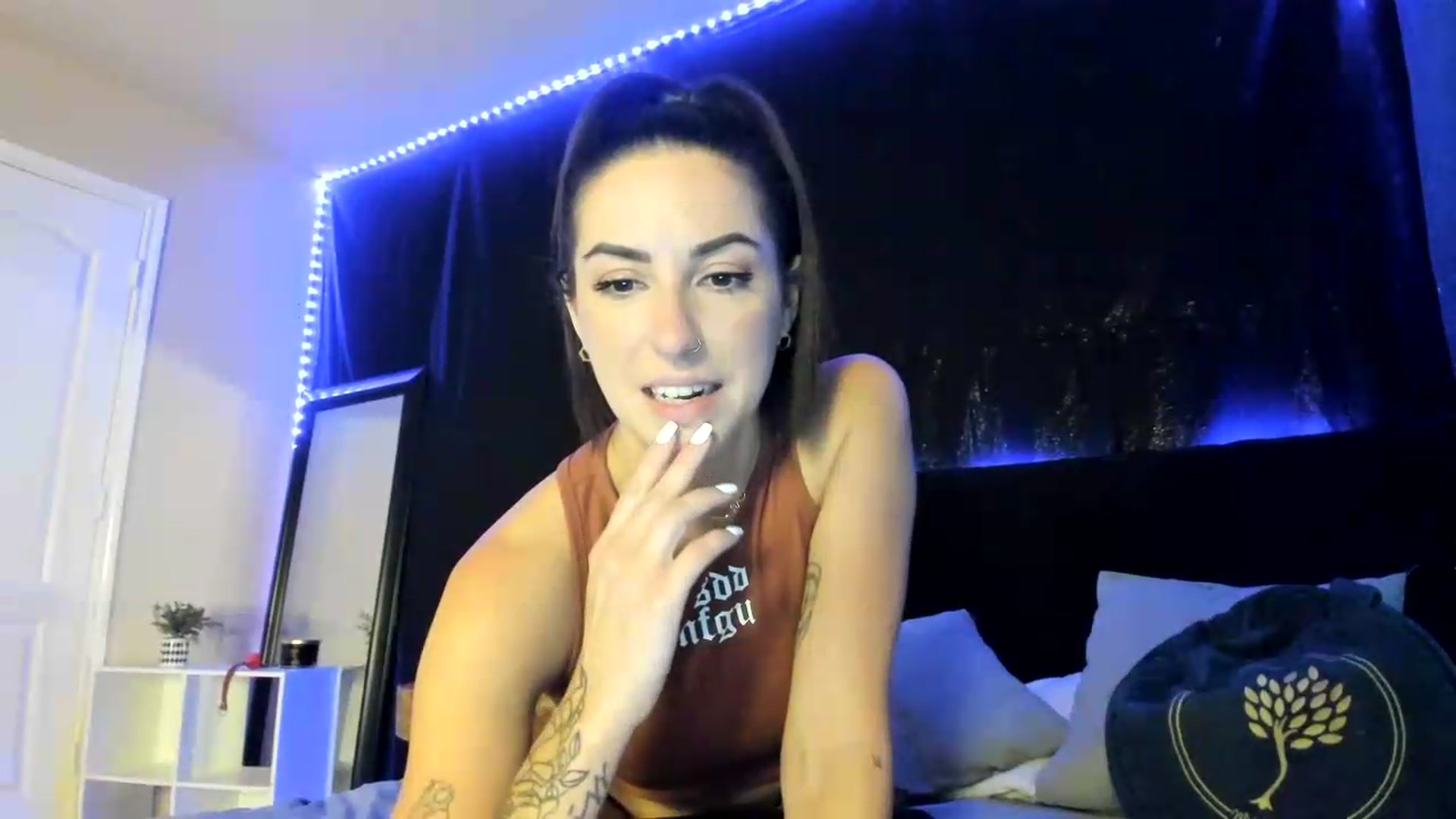 Gallery image thumbnail from astrolee's myfreecams stream on, 05/24/2026, 18:49 image 9 of 20