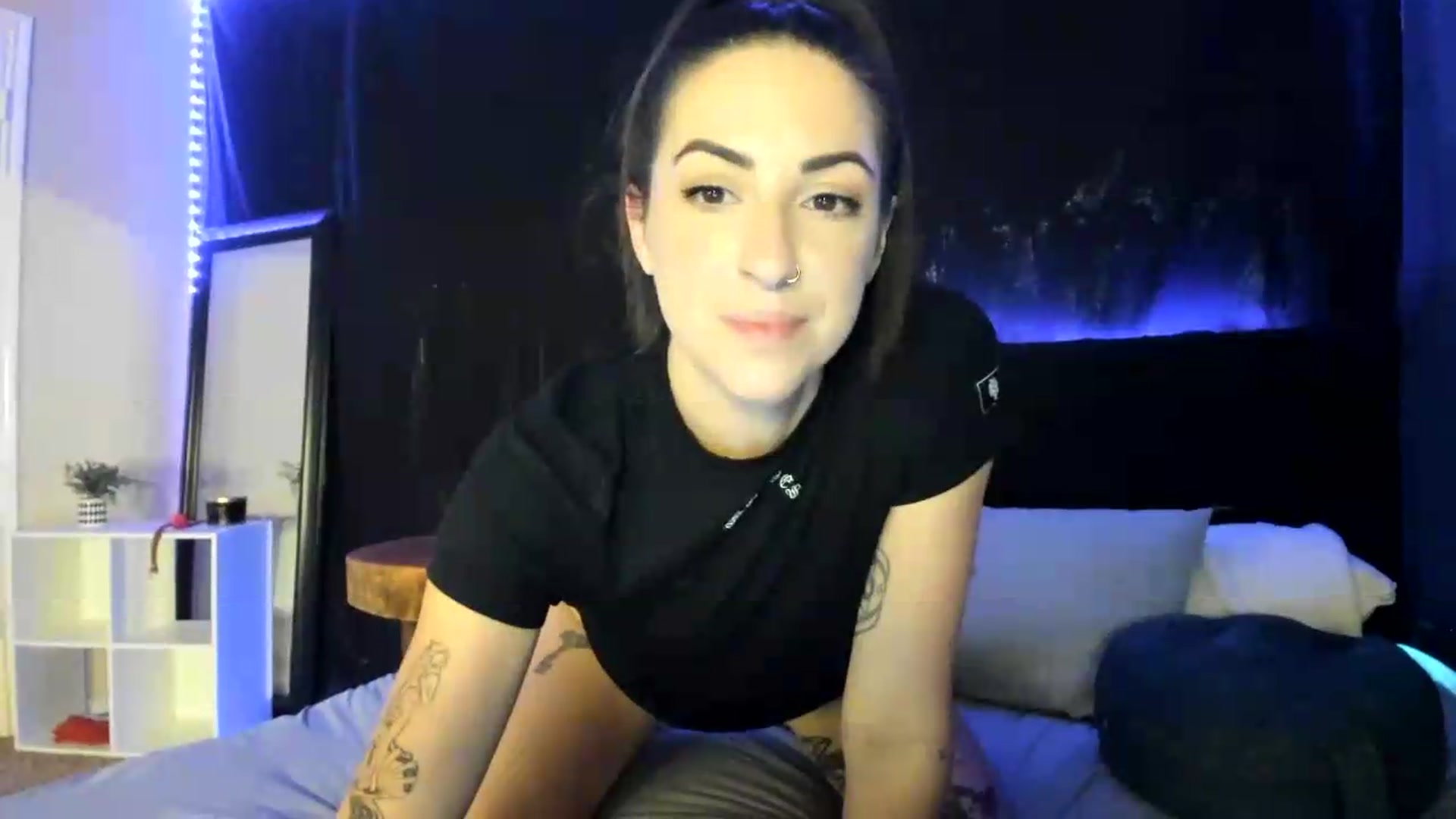 Gallery image thumbnail from astrolee's myfreecams stream on, 05/27/2026, 01:36 image 6 of 20