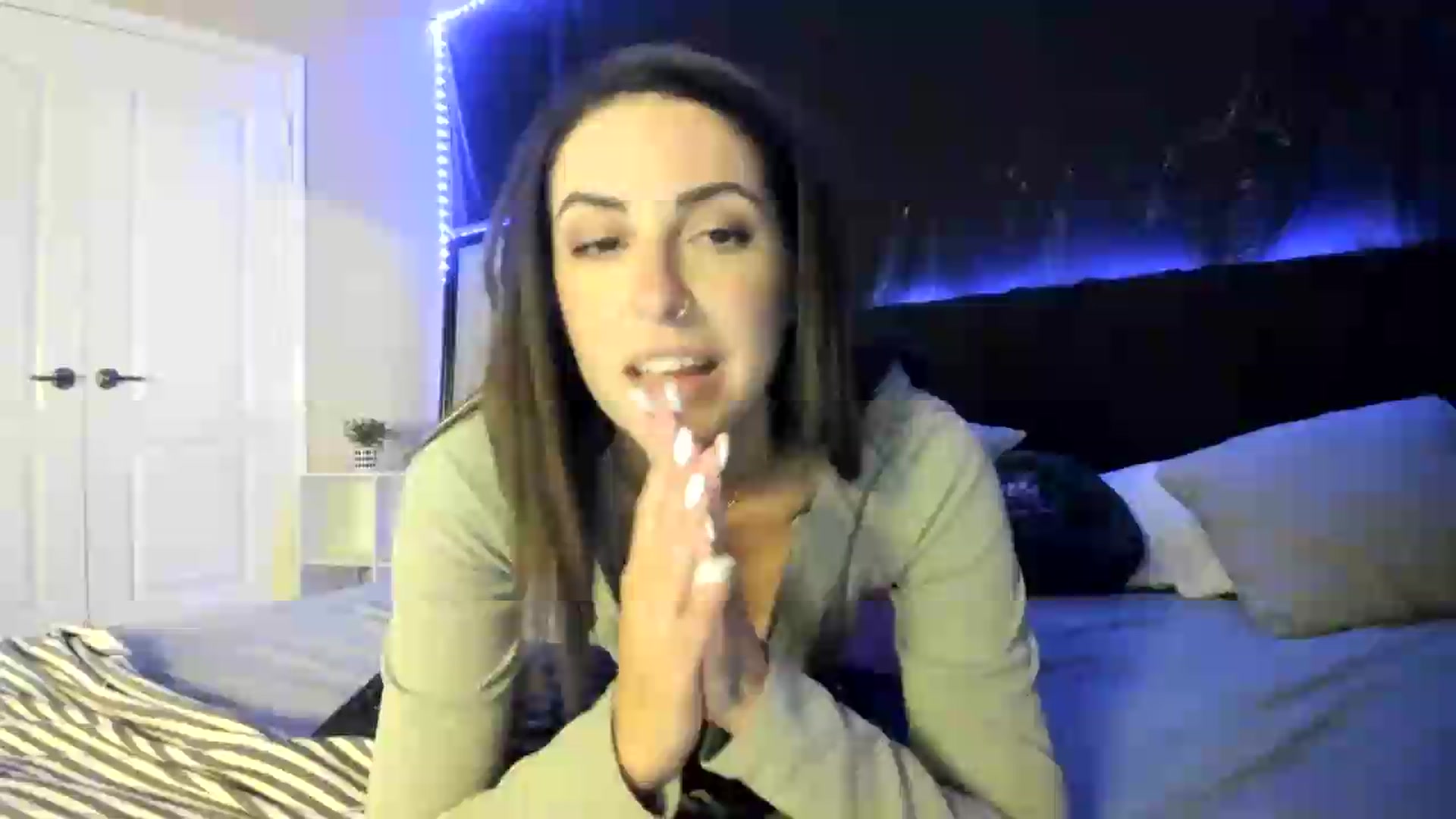 Gallery image thumbnail from astrolee's myfreecams stream on, 06/03/2026, 03:50 image 5 of 20