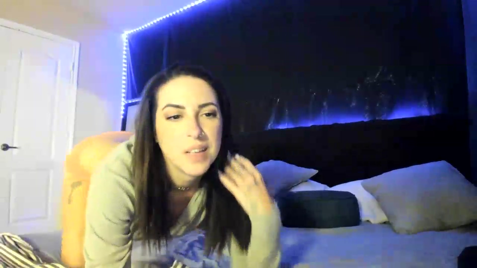 Gallery image thumbnail from astrolee's myfreecams stream on, 06/03/2026, 03:50 image 8 of 20