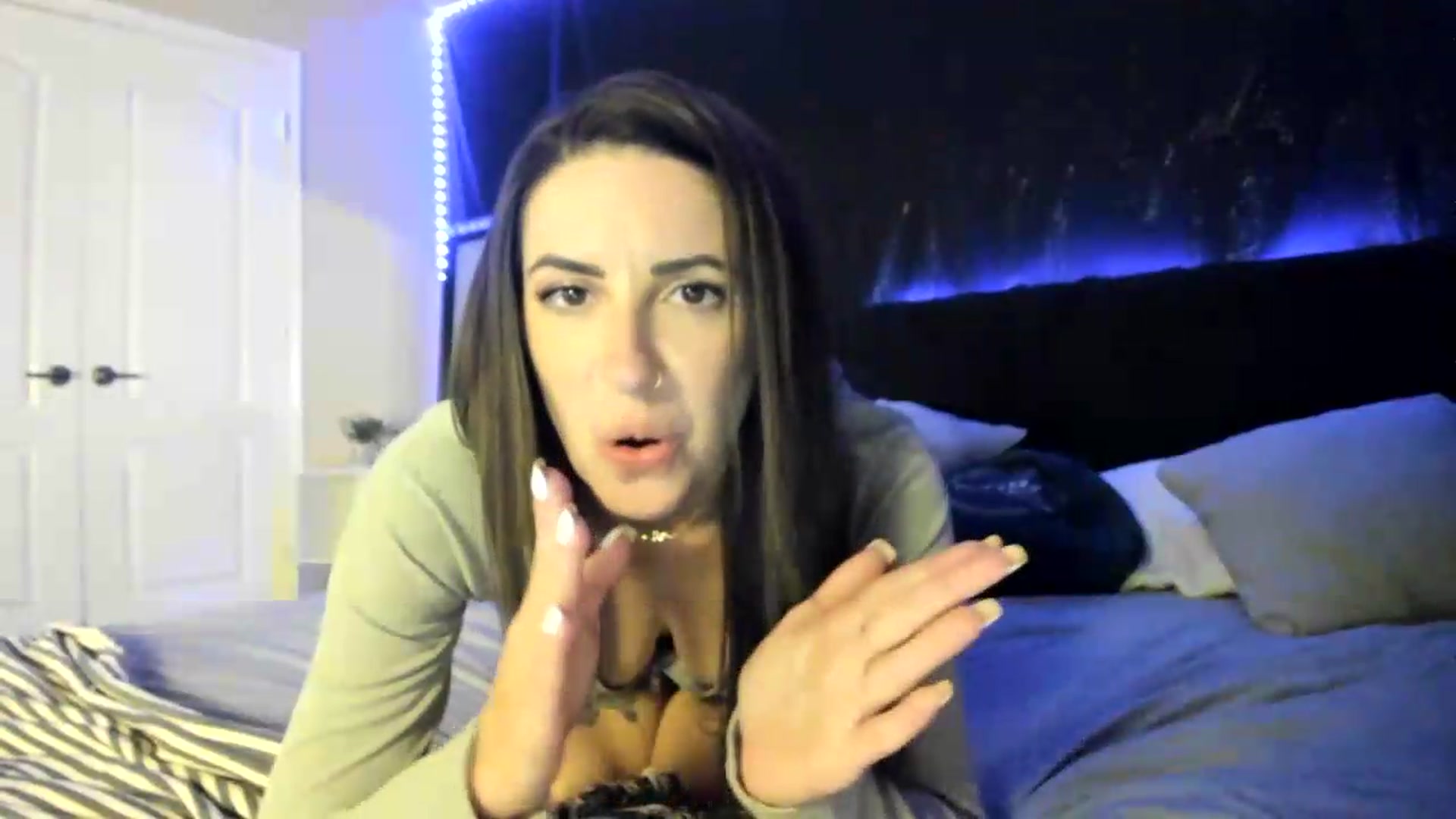 Gallery image thumbnail from astrolee's myfreecams stream on, 06/03/2026, 03:50 image 4 of 20