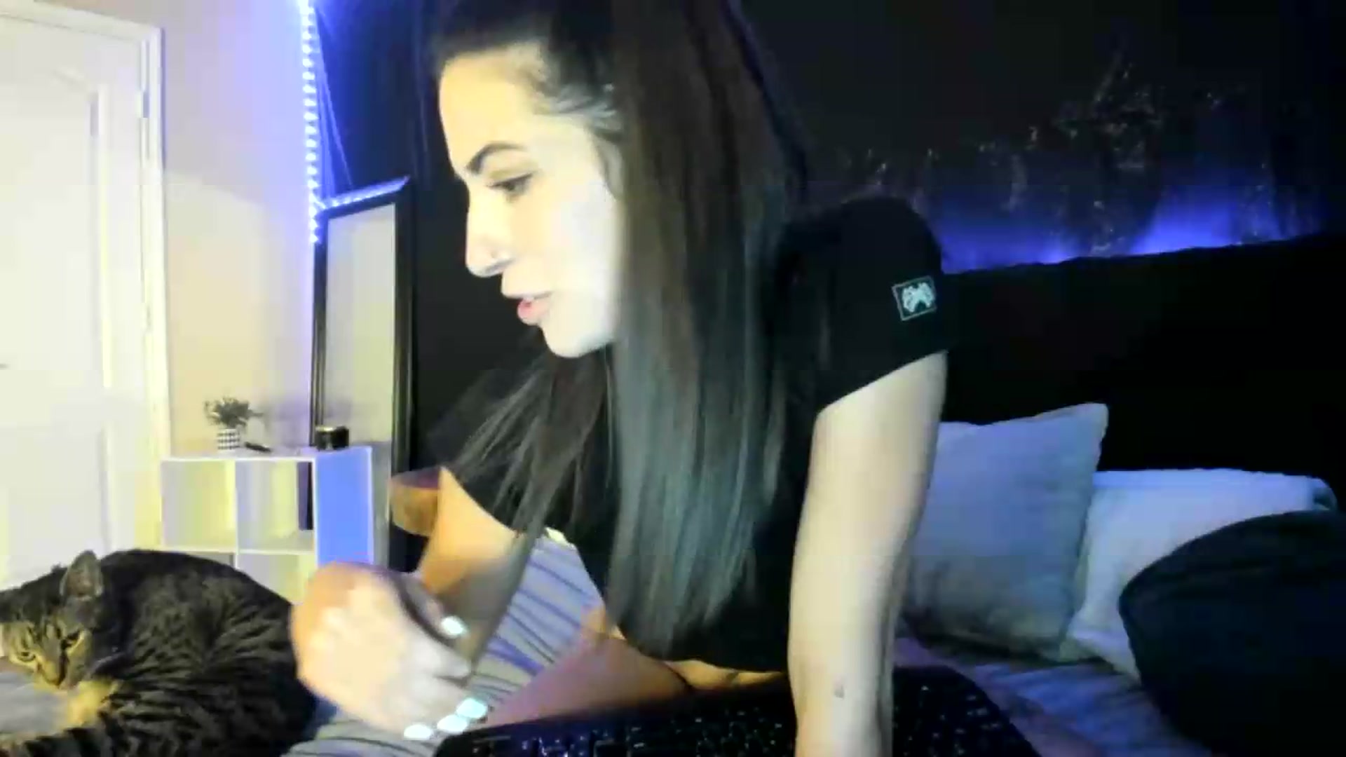 Gallery image thumbnail from astrolee's myfreecams stream on, 06/18/2026, 18:47 image 9 of 20