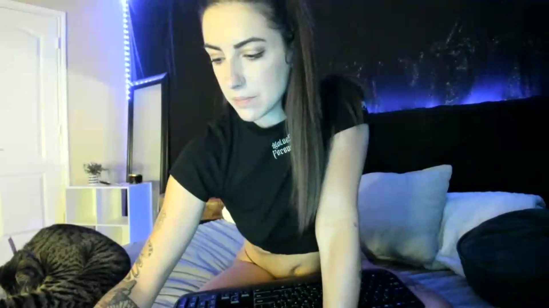 Gallery image thumbnail from astrolee's myfreecams stream on, 06/18/2026, 18:47 image 8 of 20