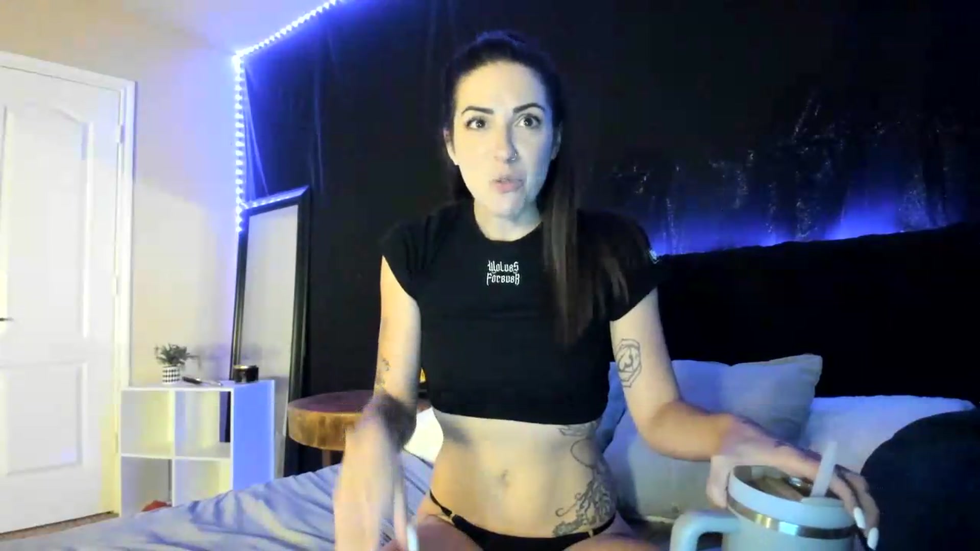 Gallery image thumbnail from astrolee's myfreecams stream on, 06/18/2026, 19:16 image 10 of 20