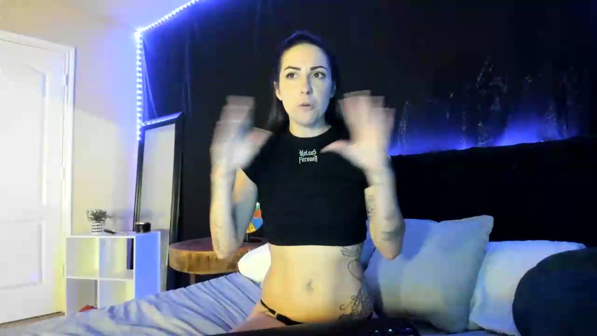 Gallery image thumbnail from astrolee's myfreecams stream on, 06/18/2026, 19:16 image 7 of 20