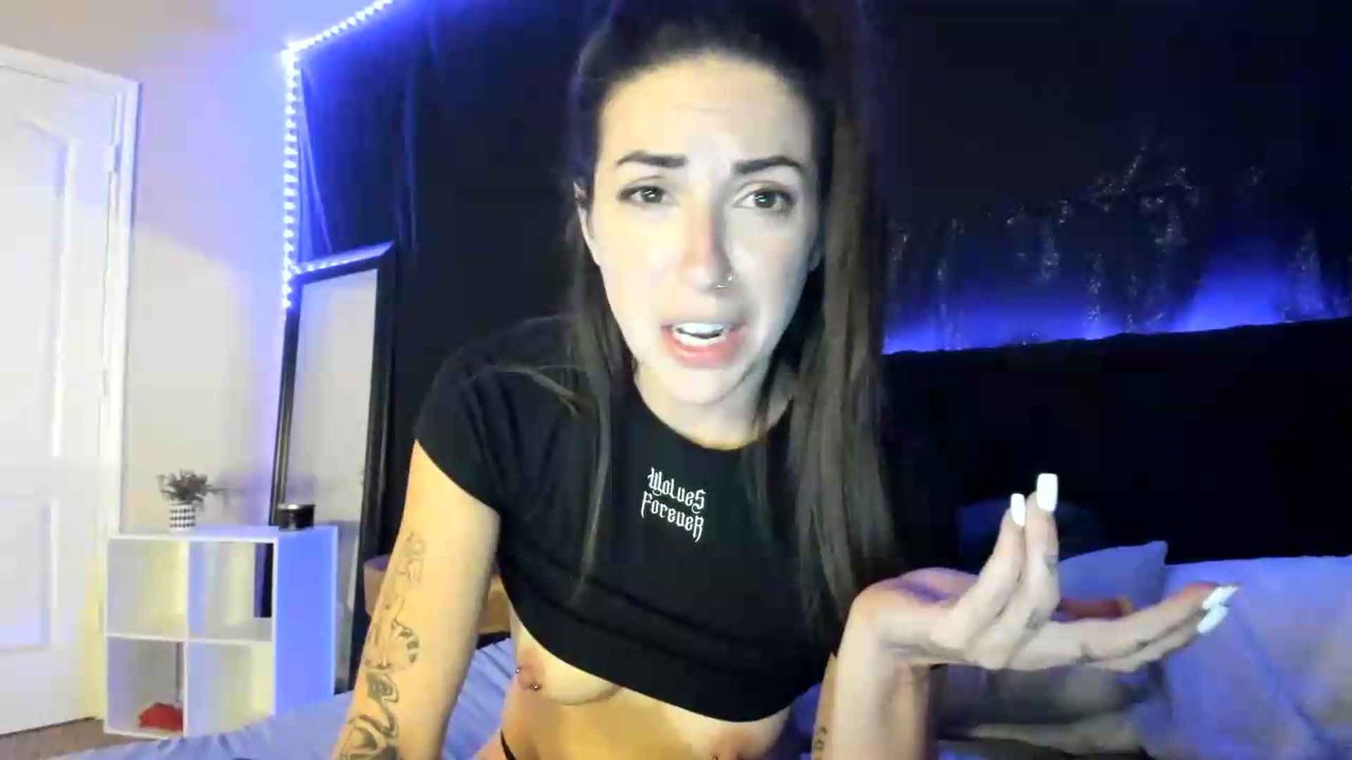 Gallery image thumbnail from astrolee's myfreecams stream on, 06/19/2026, 05:34 image 3 of 20
