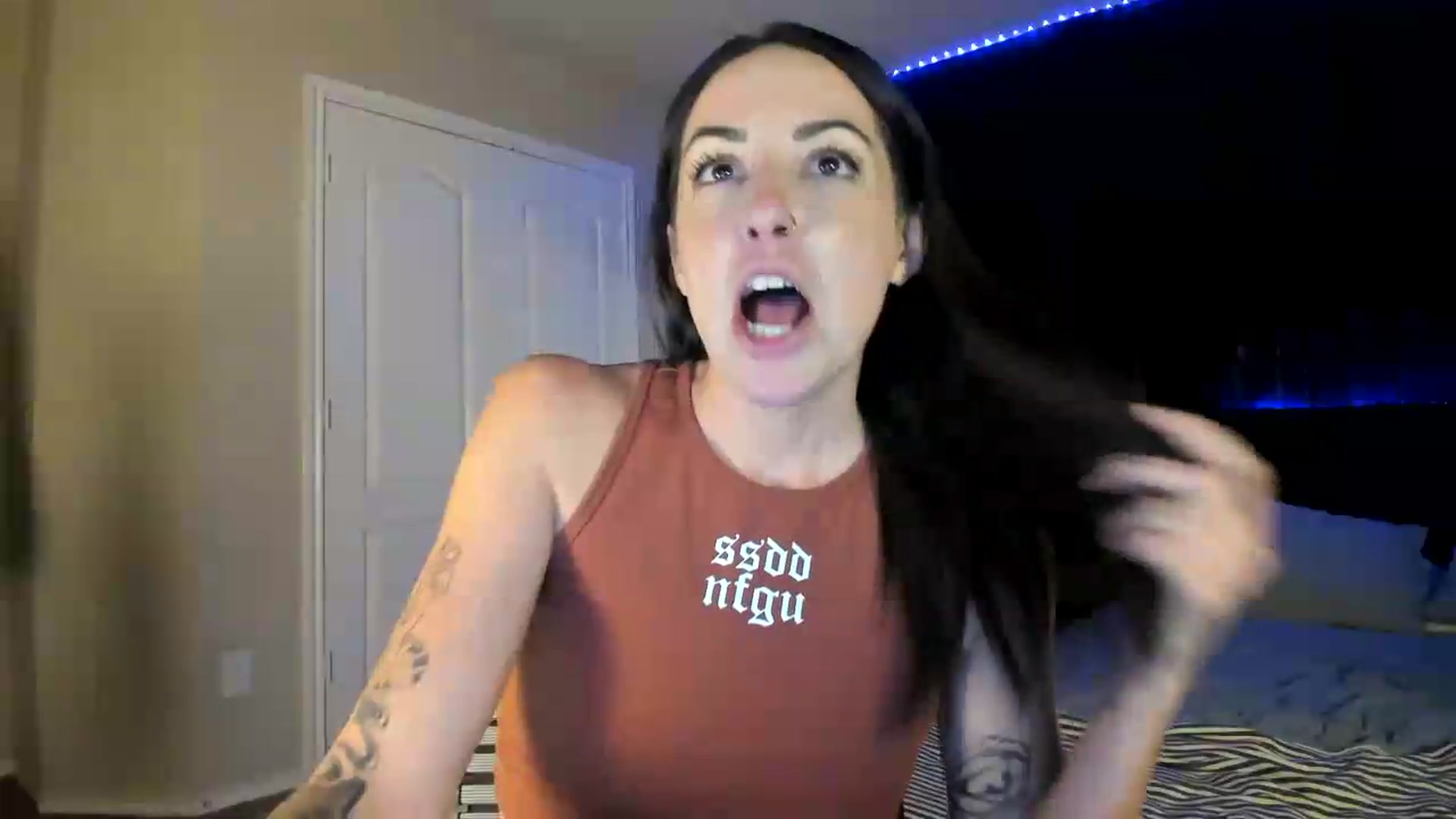 Gallery image thumbnail from astrolee's myfreecams stream on, 06/20/2026, 22:05 image 20 of 20