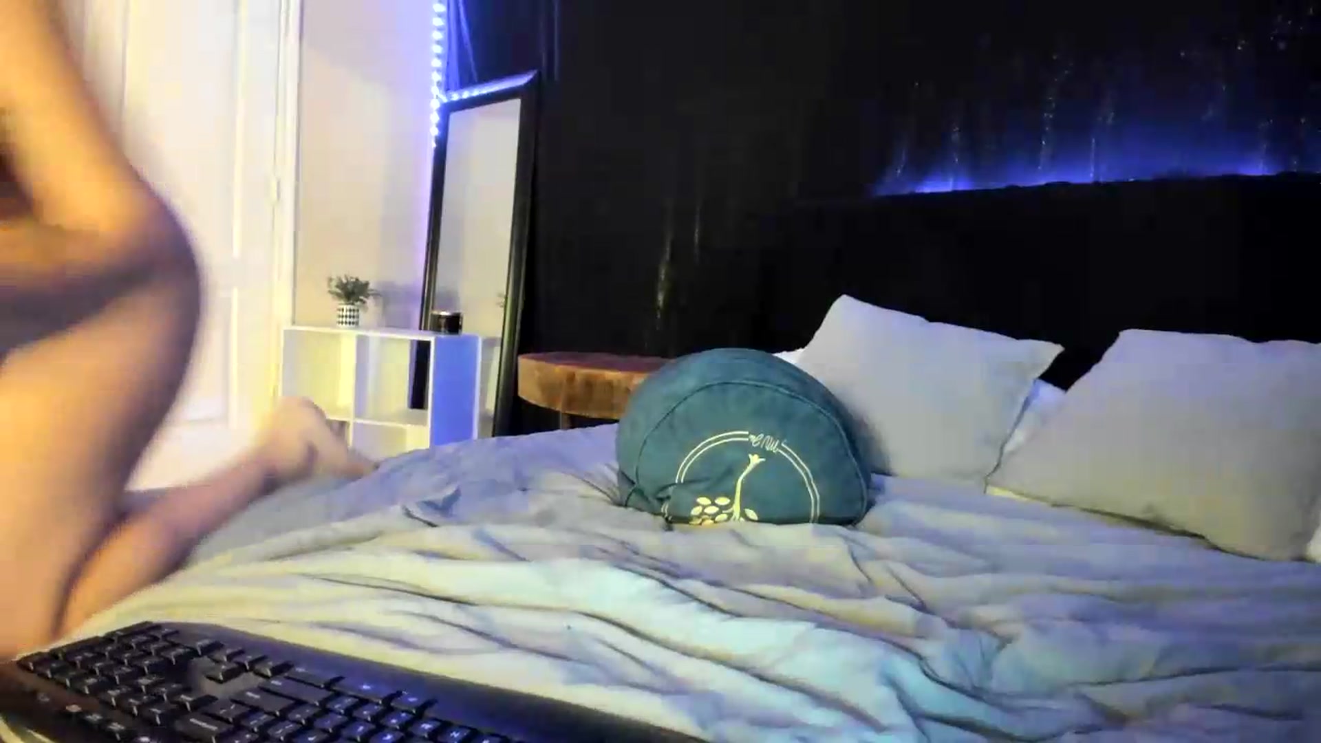 Gallery image thumbnail from astrolee's myfreecams stream on, 06/21/2026, 24:16 image 19 of 20