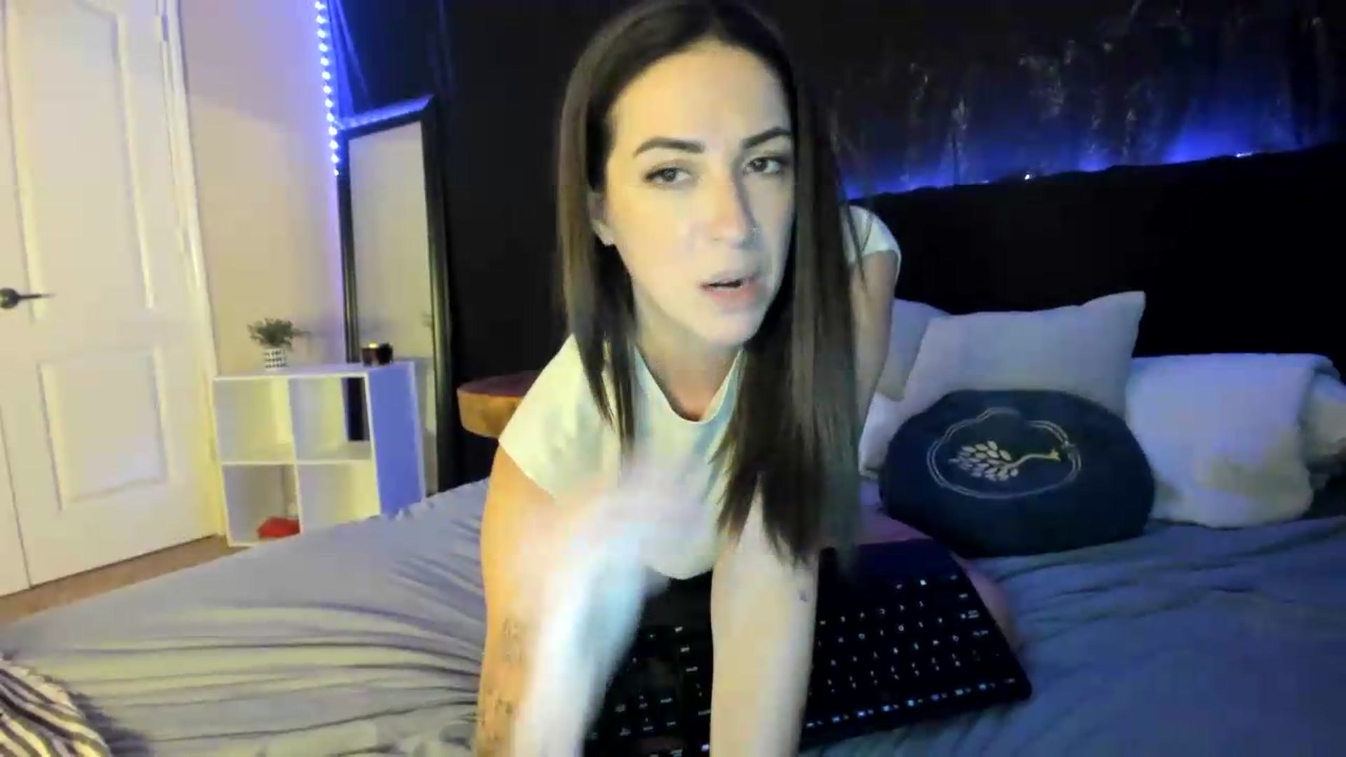 Gallery image thumbnail from astrolee's myfreecams stream on, 06/21/2026, 20:46 image 10 of 20