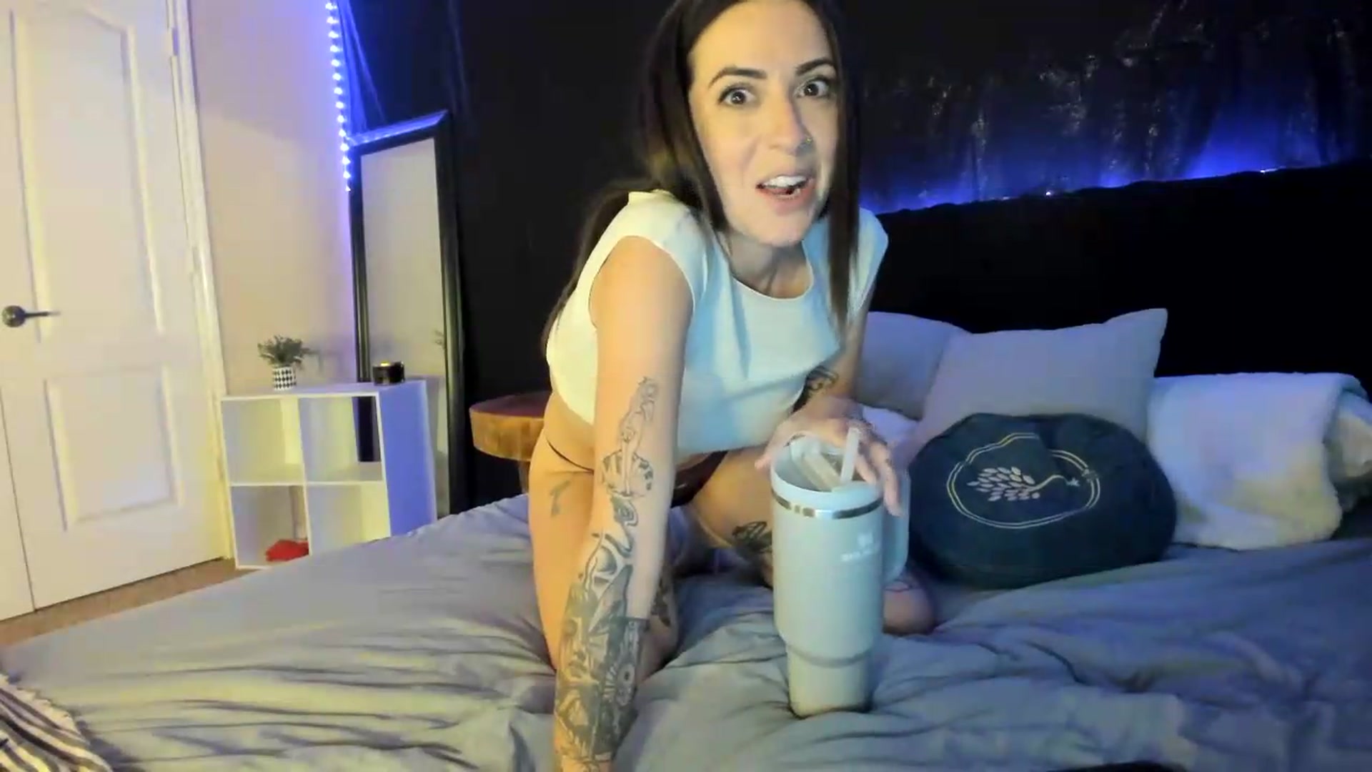 Gallery image thumbnail from astrolee's myfreecams stream on, 06/21/2026, 20:46 image 5 of 20