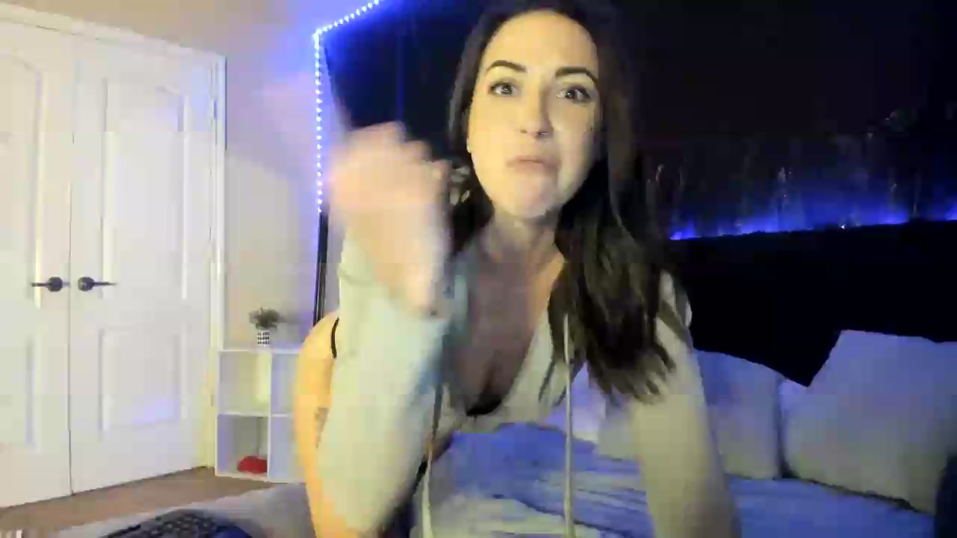 Gallery image thumbnail from astrolee's myfreecams stream on, 07/01/2026, 24:17 image 18 of 20