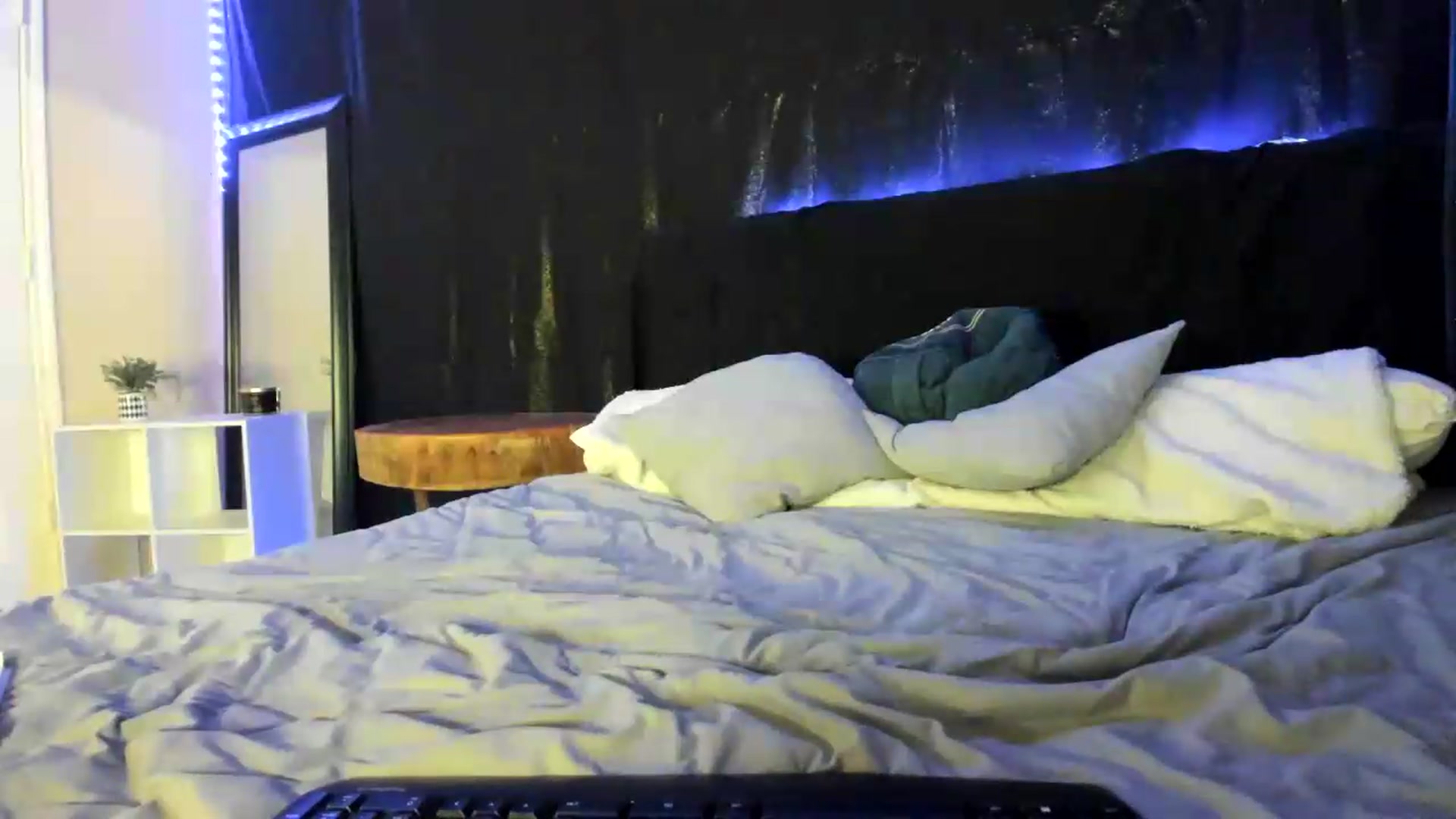 Gallery image thumbnail from astrolee's myfreecams stream on, 07/01/2026, 03:25 image 17 of 20