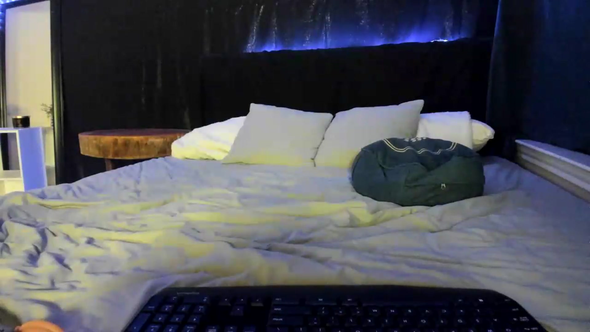 Gallery image thumbnail from astrolee's myfreecams stream on, 07/03/2026, 03:28 image 11 of 20