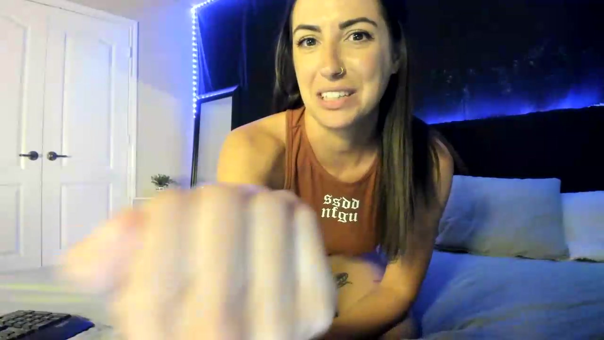 Gallery image thumbnail from astrolee's myfreecams stream on, 07/06/2026, 22:15 image 14 of 20
