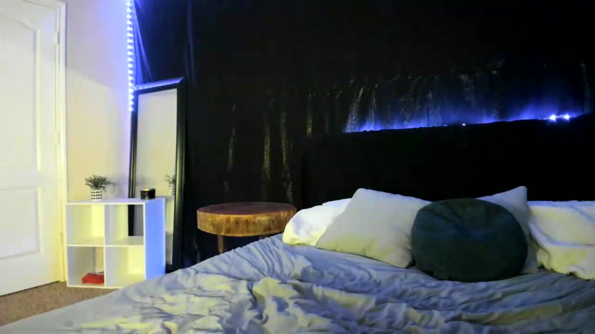 Gallery image thumbnail from astrolee's myfreecams stream on, 07/09/2026, 24:02 image 4 of 20