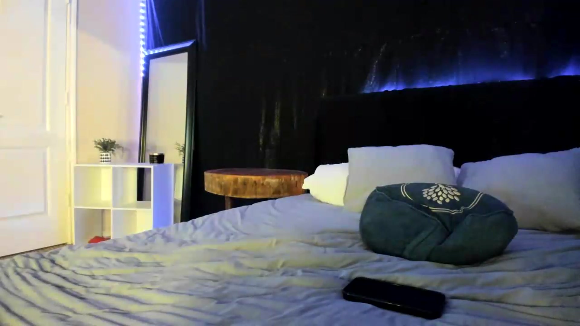 Gallery image thumbnail from astrolee's myfreecams stream on, 07/13/2026, 01:51 image 5 of 20