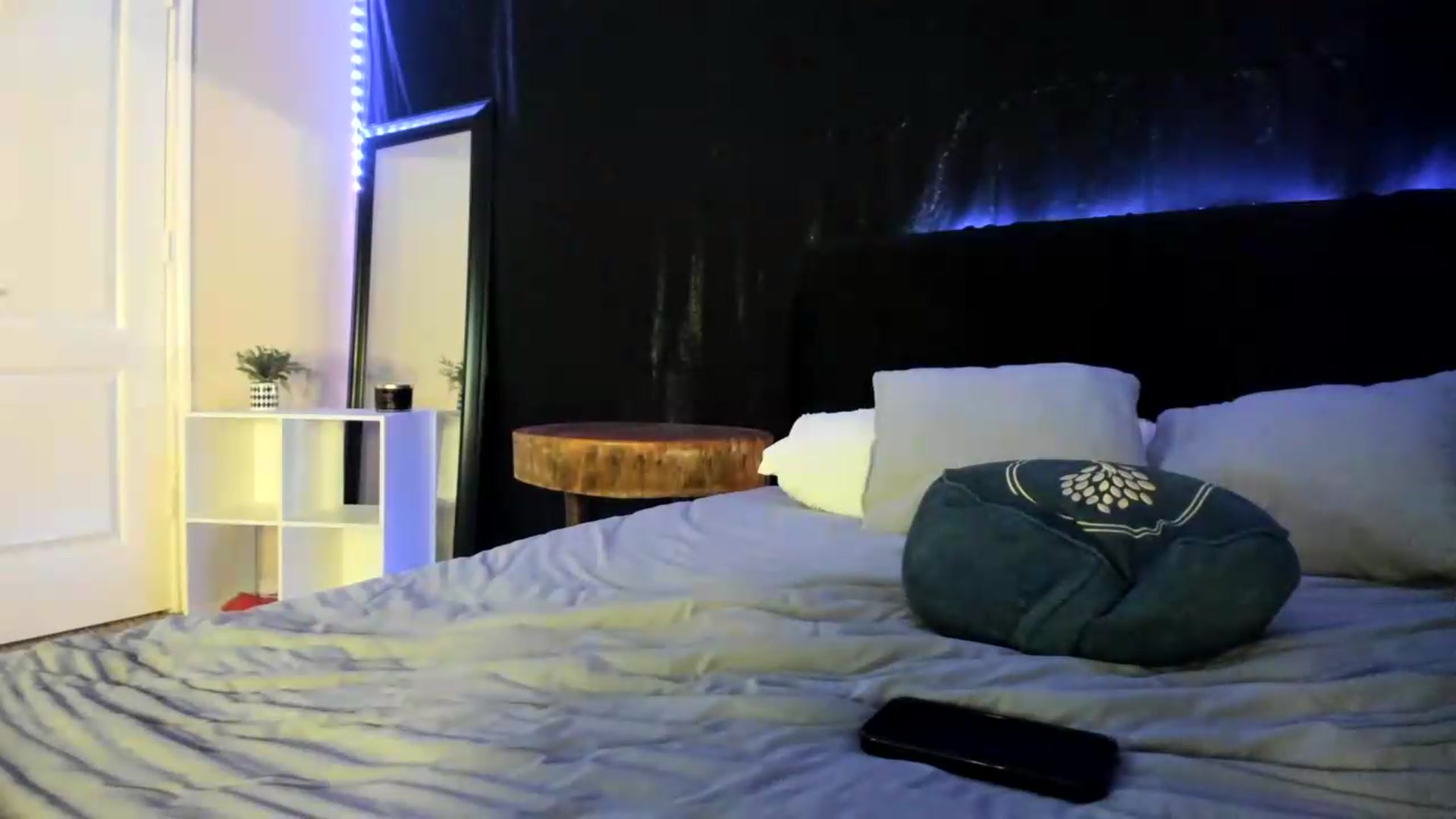 Gallery image thumbnail from astrolee's myfreecams stream on, 07/13/2026, 01:51 image 4 of 20